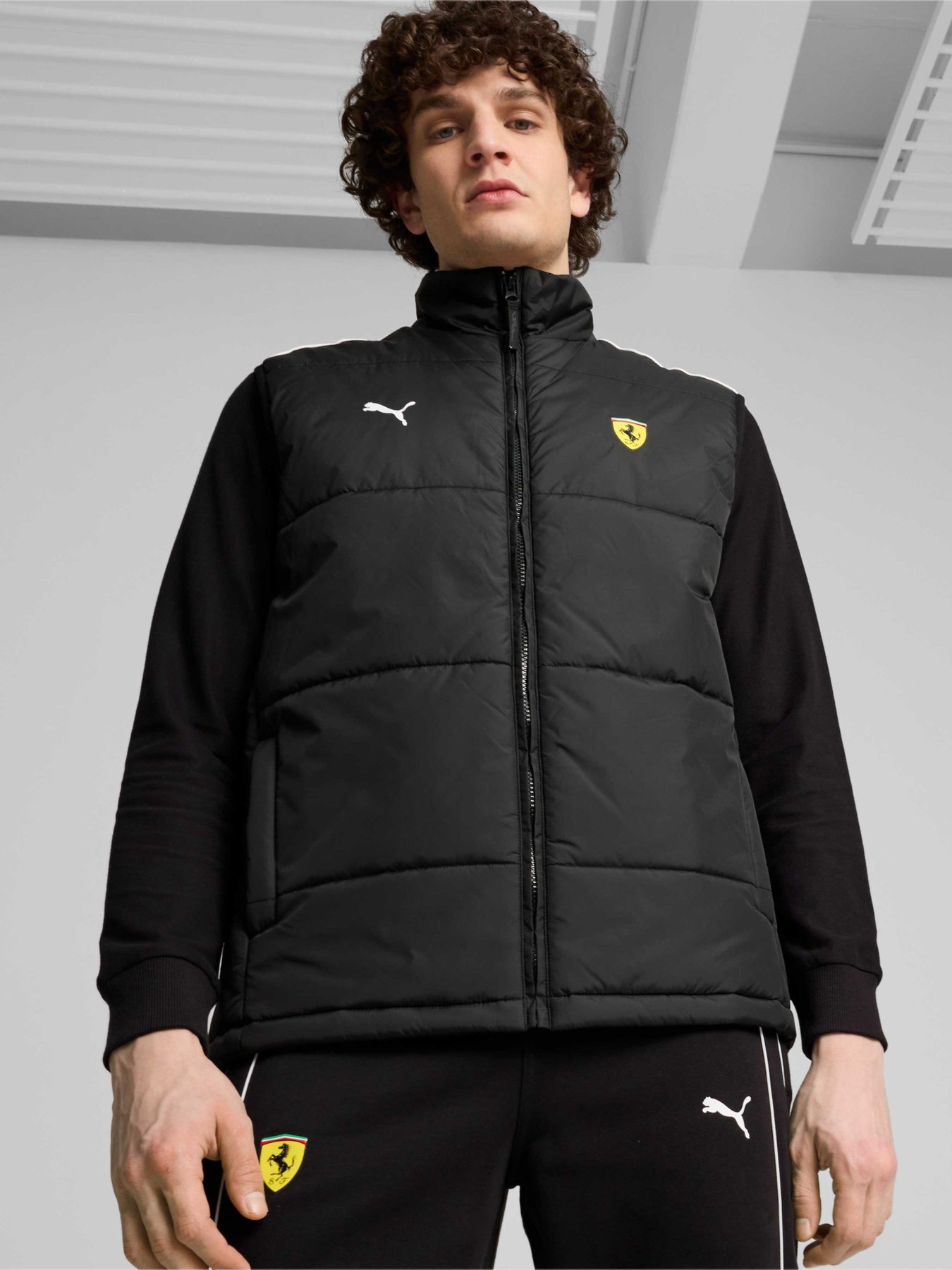 Куртки та дублянки PUMA Ferrari Race Mt7 Vest модель 627042 Фото