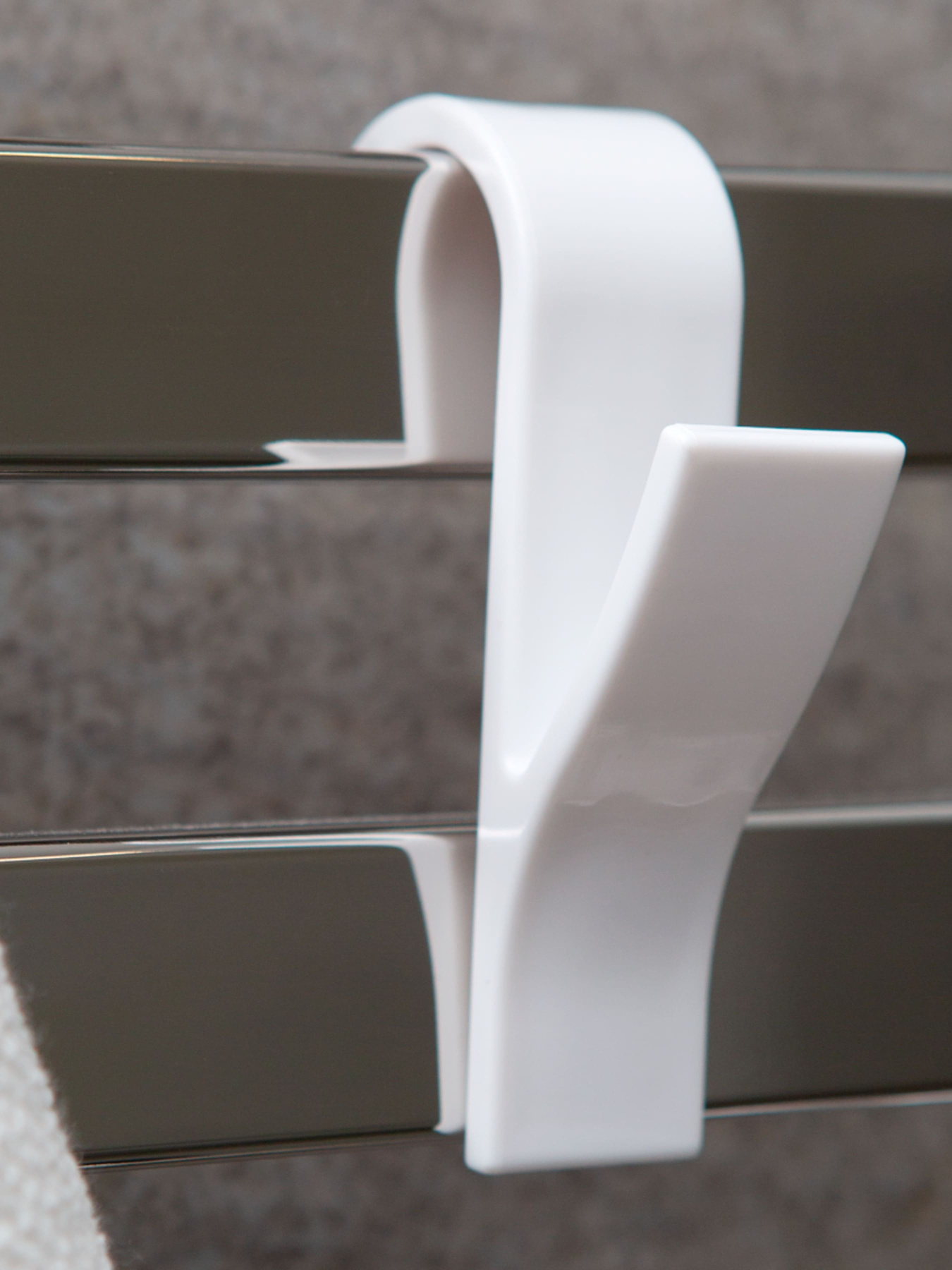 Крючок для полотенцесушителя пластиковый белый MBM HOME модель HP-100 WHITE Крючок для полотенцесушителя пластиковый белый MBM HOME модель HP-100 WHITE Фото