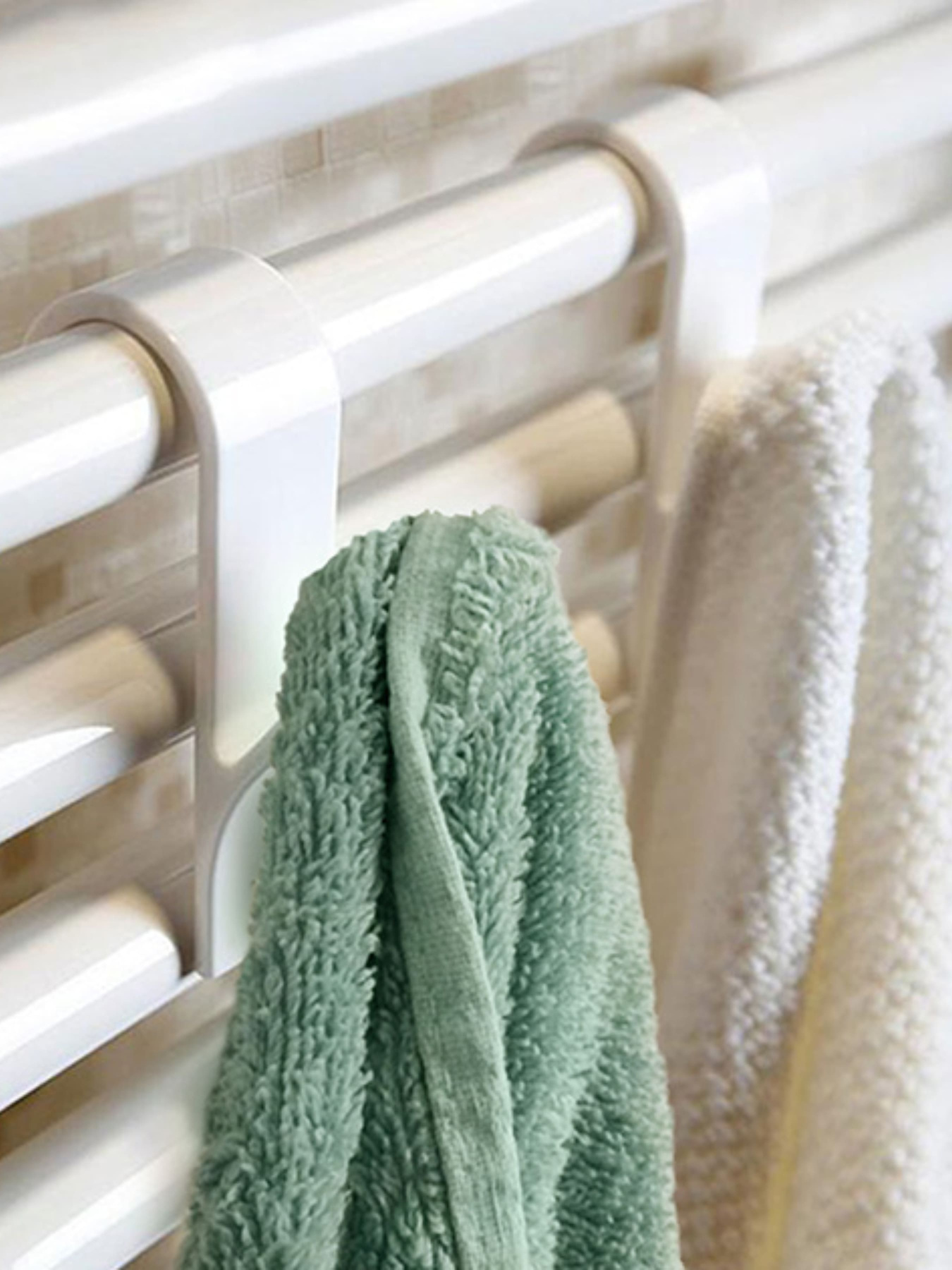 Крючок для полотенцесушителя пластиковый белый MBM HOME модель HP-100 WHITE Крючок для полотенцесушителя пластиковый белый MBM HOME модель HP-100 WHITE Фото