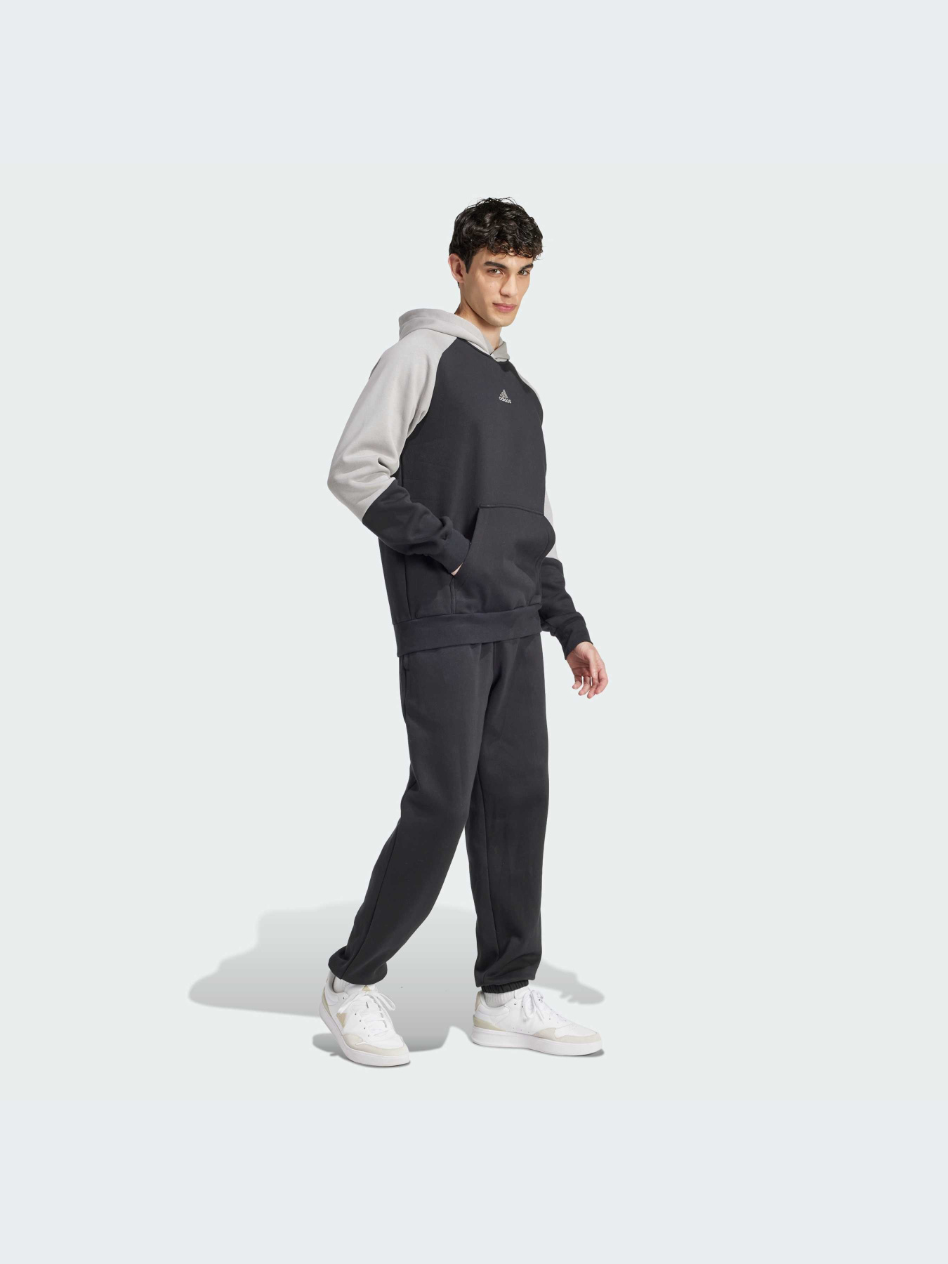 Костюмы Adidas модель IY0300 Костюмы Adidas модель IY0300 Фото