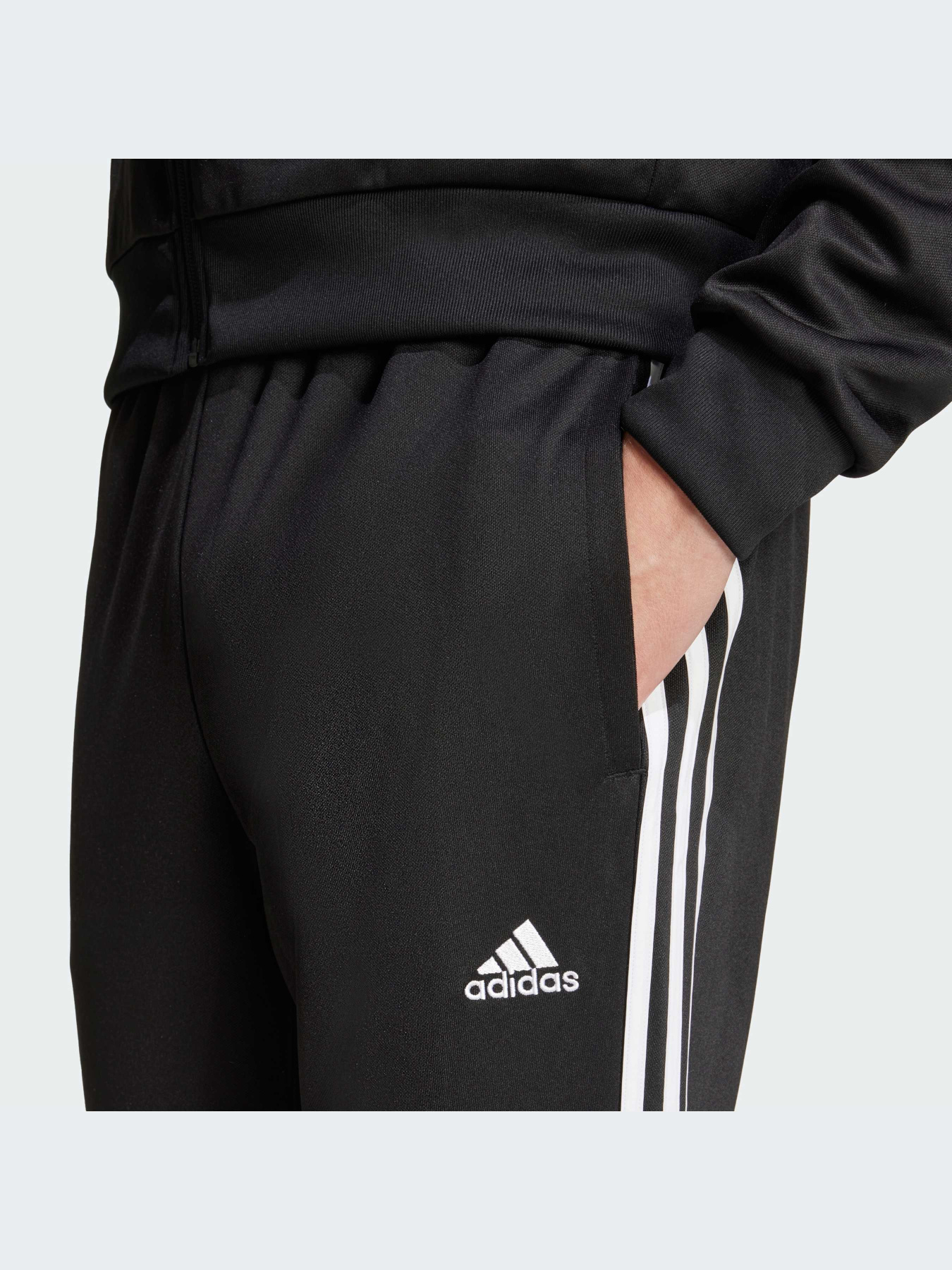 Костюмы Adidas 3 Stripes модель IX1277 Костюмы Adidas 3 Stripes модель IX1277 Фото
