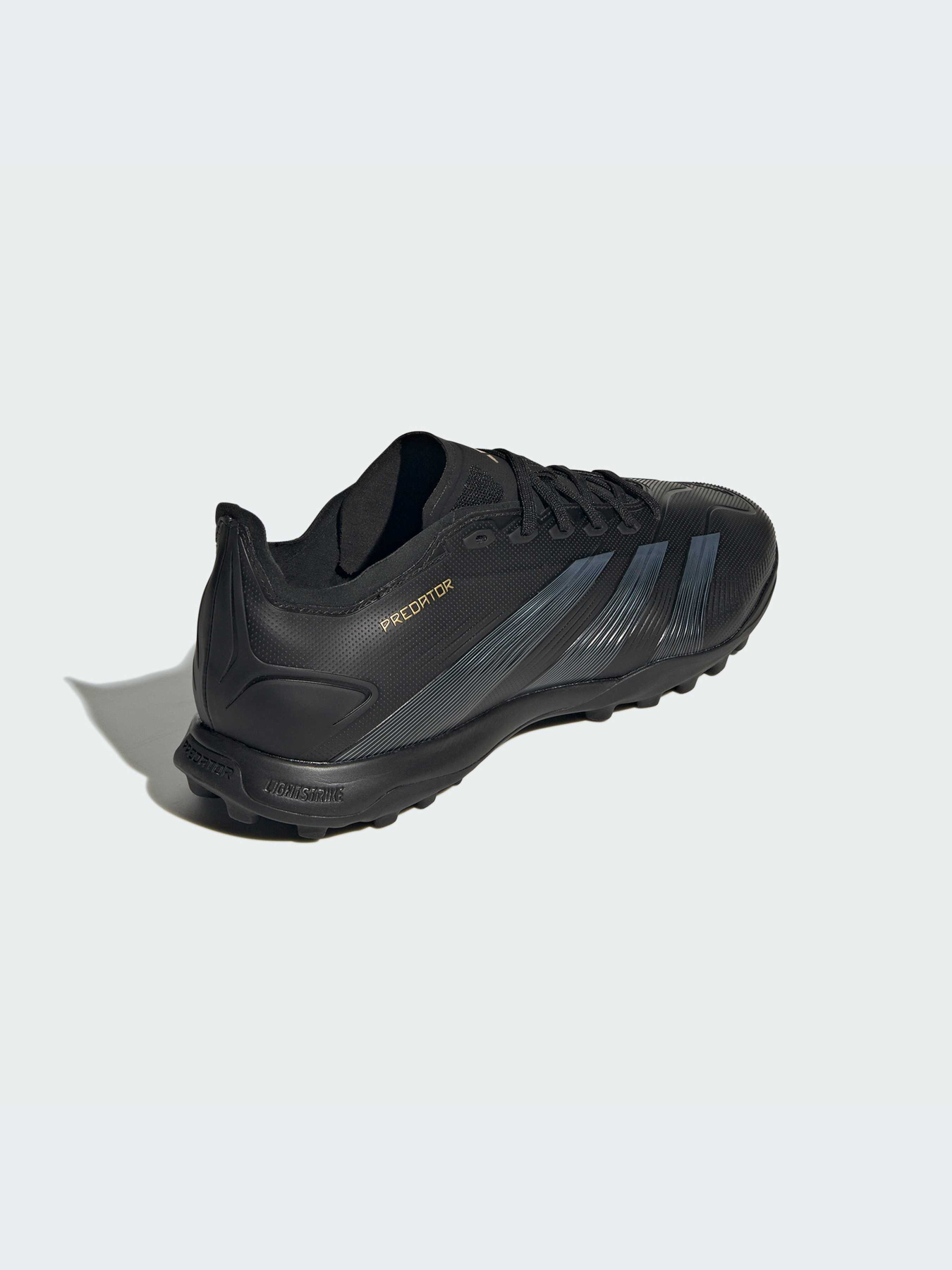 Кросівки Adidas Predator модель IF6377 Фото