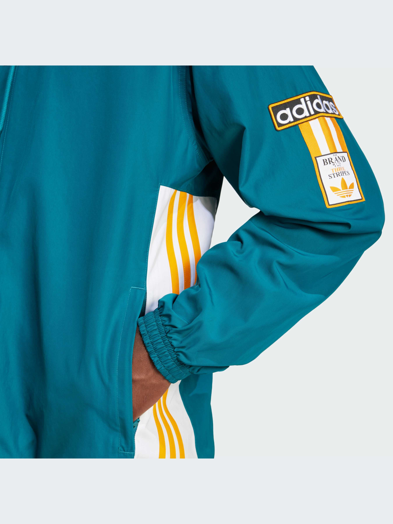 Куртки та дублянки Adidas Adicolor модель IW5811 Куртки та дублянки Adidas Adicolor модель IW5811 Фото