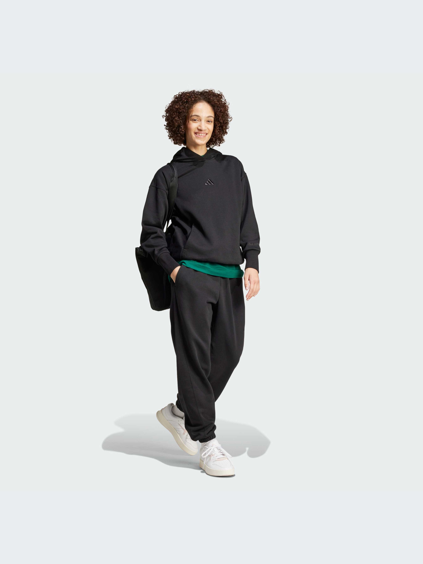 Брюки Adidas модель IW1024 Брюки Adidas модель IW1024 Фото