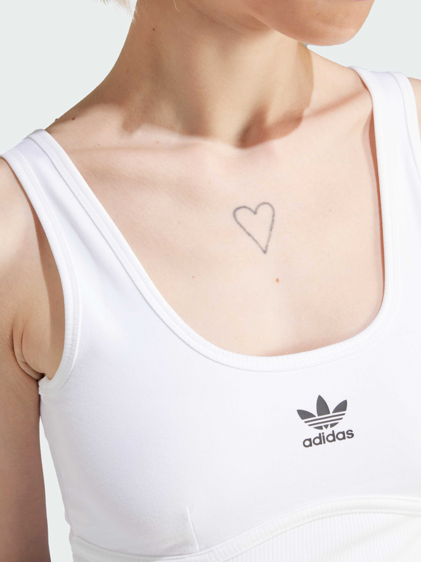 Футболки і поло Adidas Adicolor модель IN4116 Фото