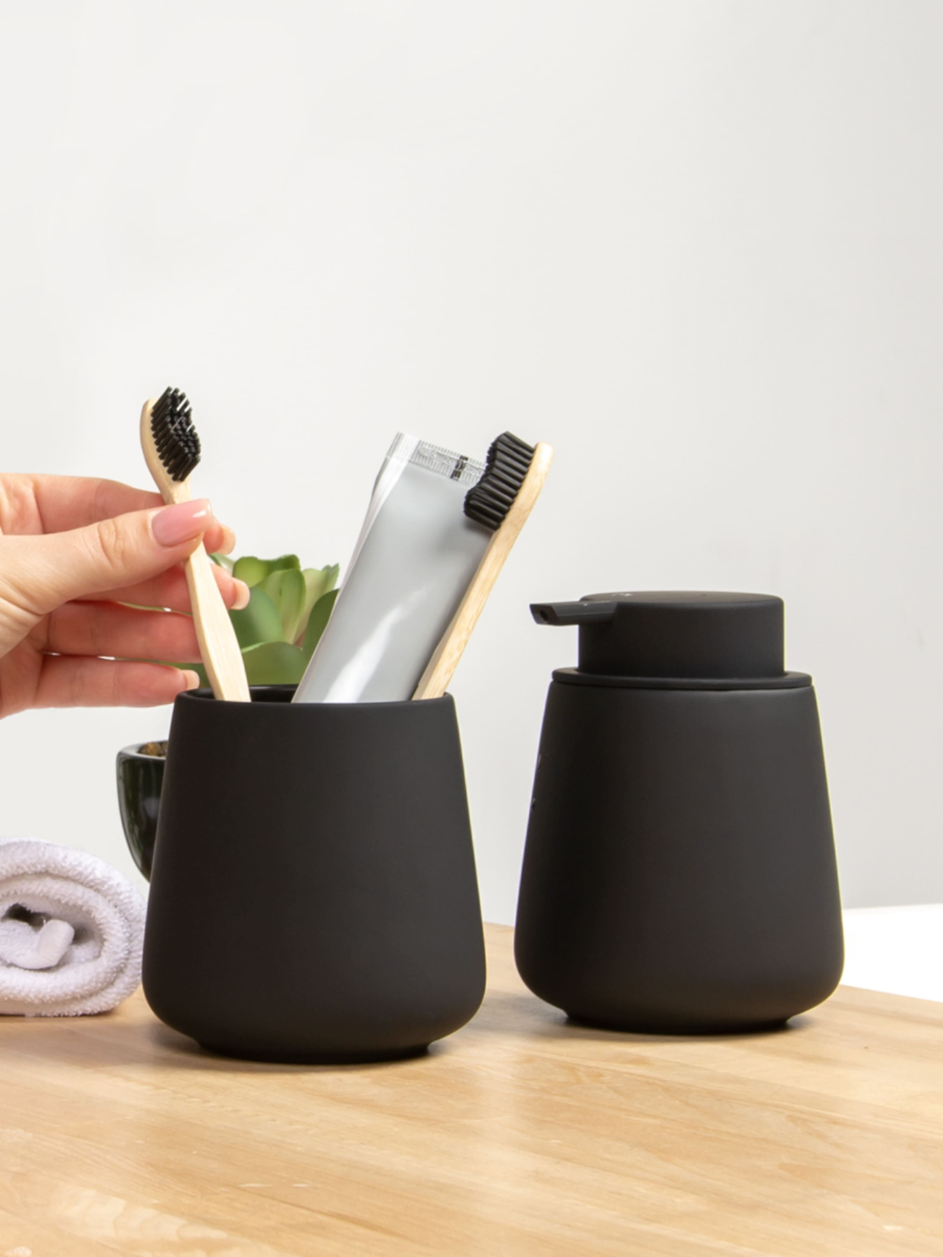 Набір аксесуарів для ванної кімнати чорний Jersey MBM HOME модель MVM-MH-21 BLACK Фото