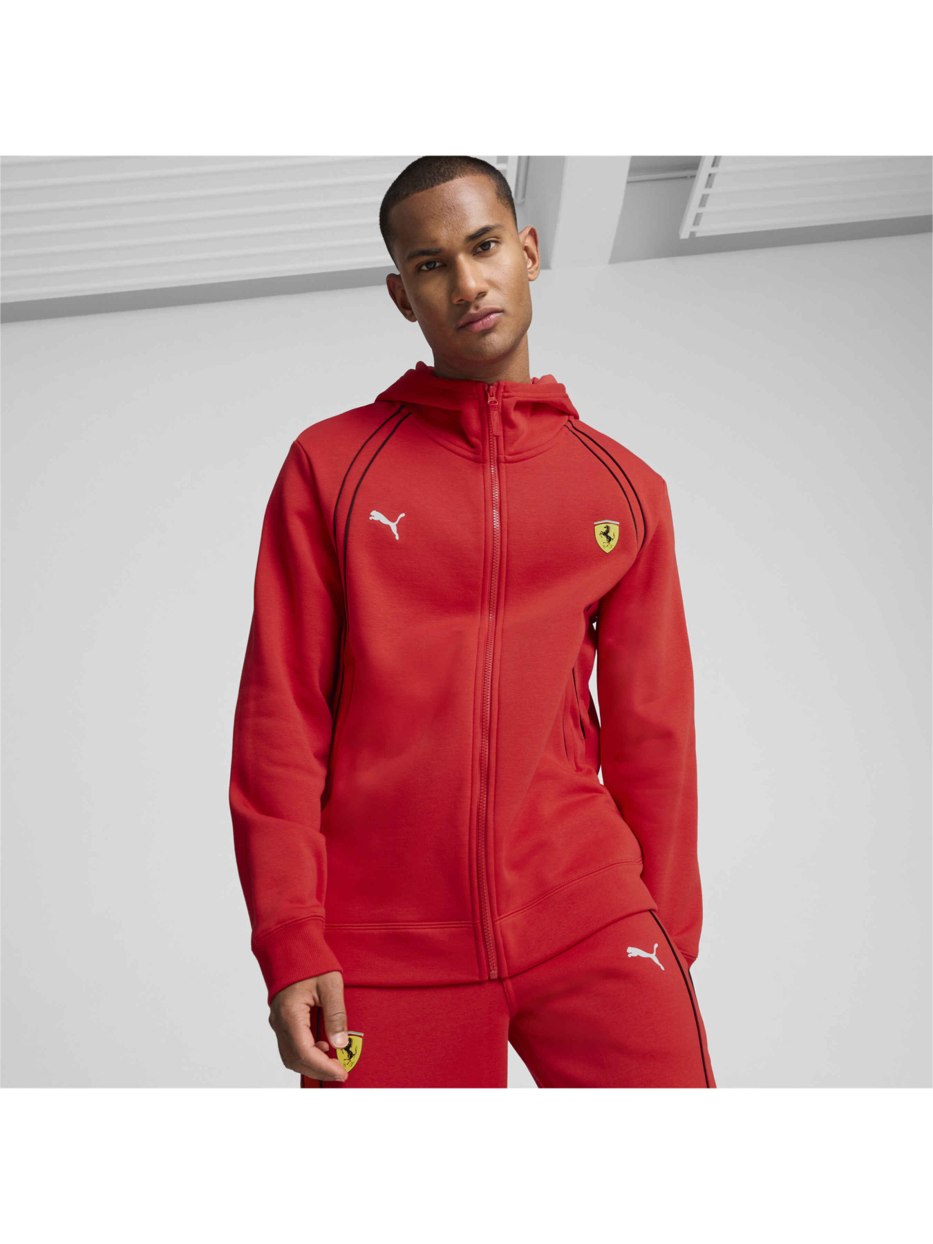 Худи и свитшоты PUMA Ferrari Race Hoodie модель 627046 Худи и свитшоты PUMA Ferrari Race Hoodie модель 627046 Фото