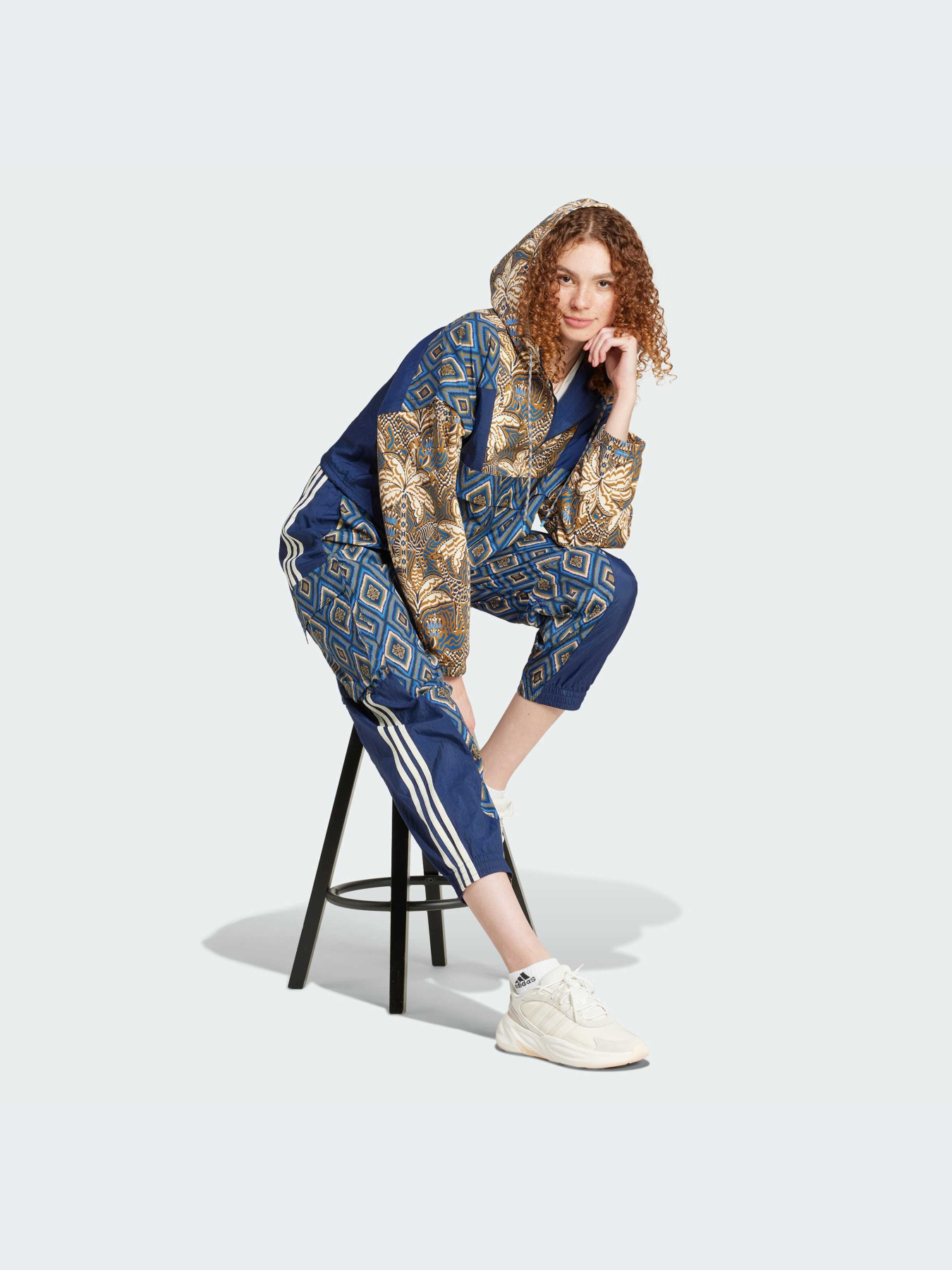 Худи и свитшоты Adidas модель IV9748 Фото