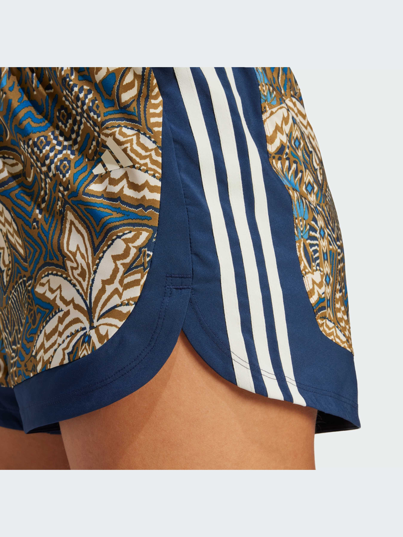 Шорты Adidas модель IV9752 Шорты Adidas модель IV9752 Фото