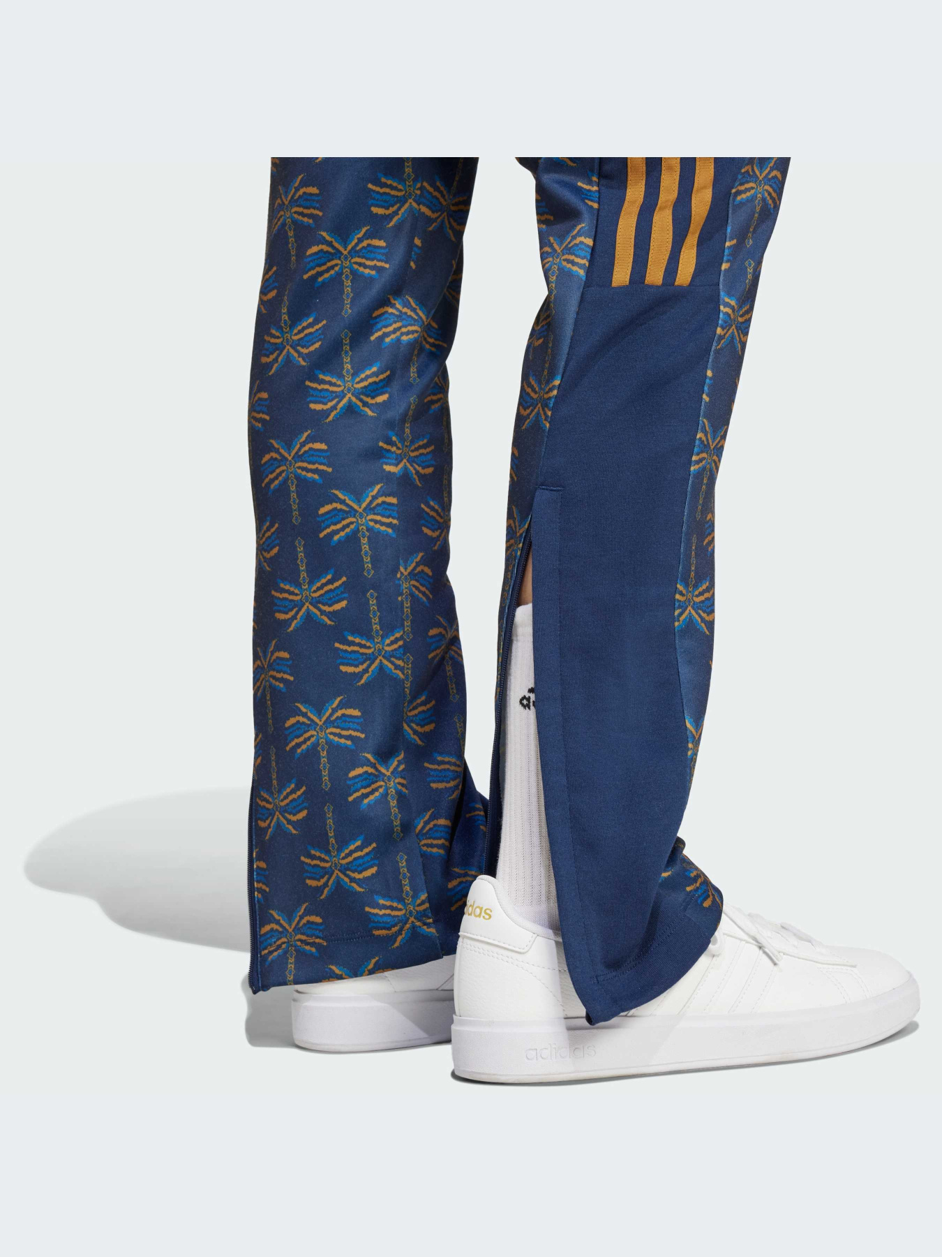 Брюки Adidas Tiro модель IV9754 Брюки Adidas Tiro модель IV9754 Фото