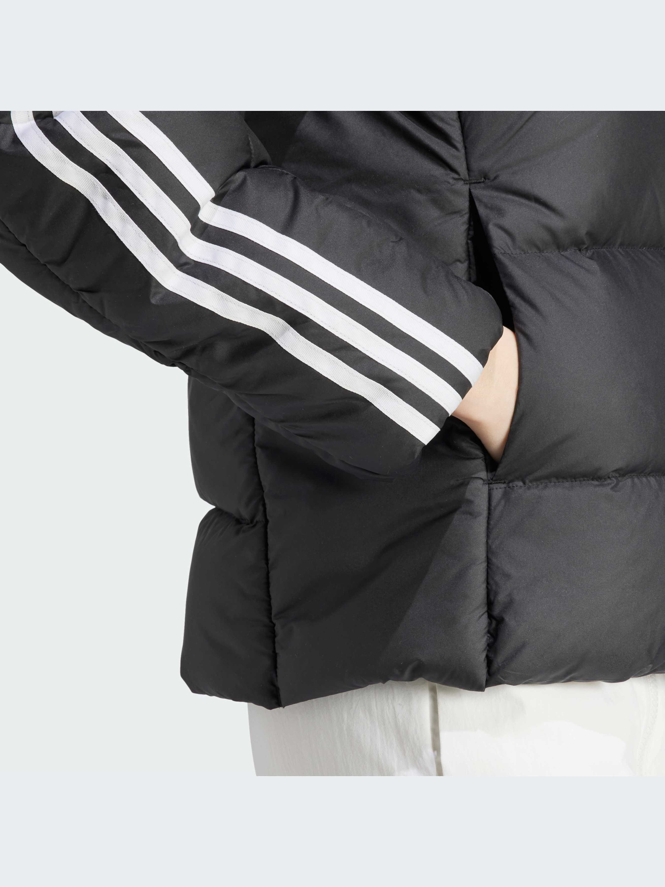 Куртки та дублянки Adidas модель HZ8483 Куртки та дублянки Adidas модель HZ8483 Фото