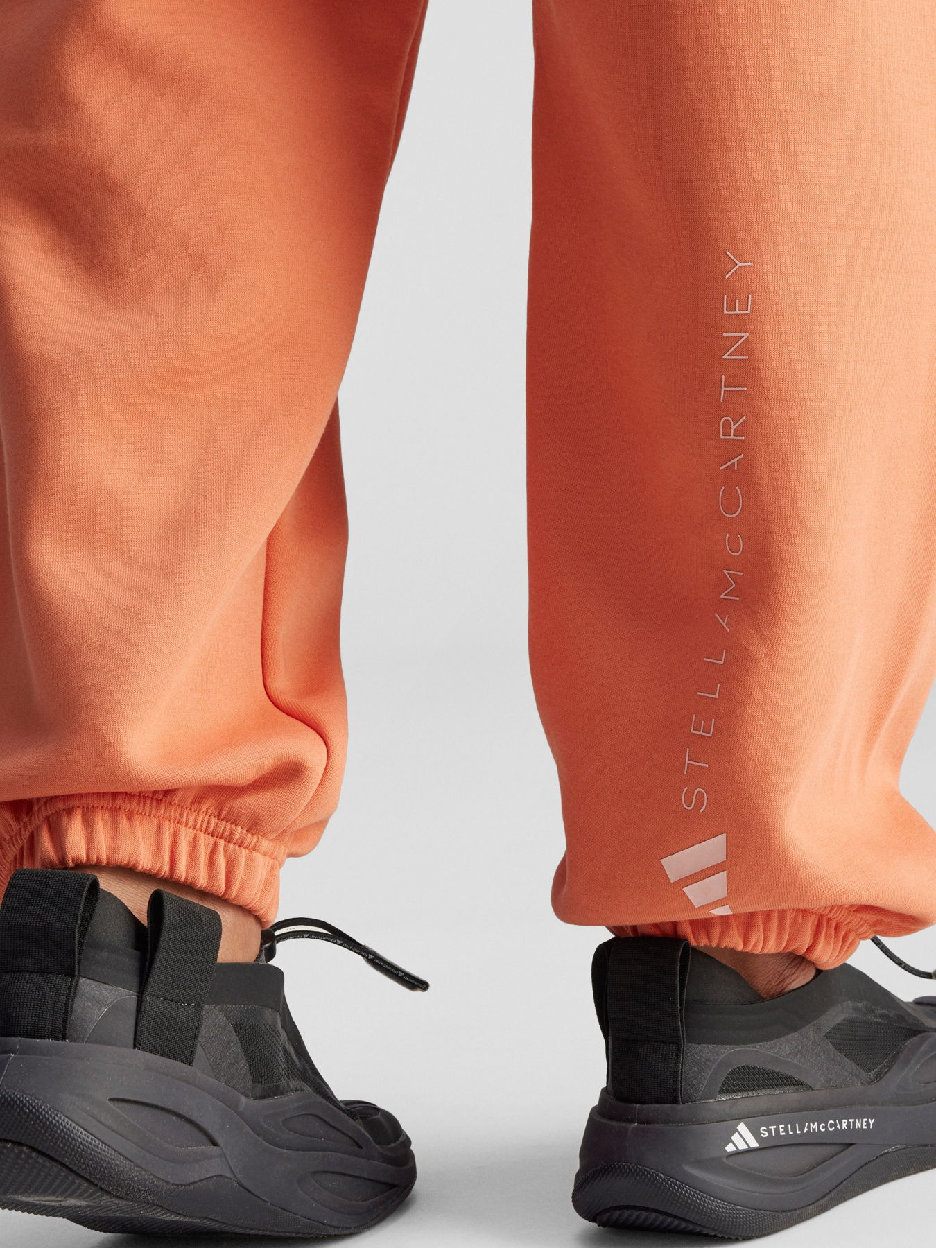 Штани Adidas модель IW9855 Штани Adidas модель IW9855 Фото