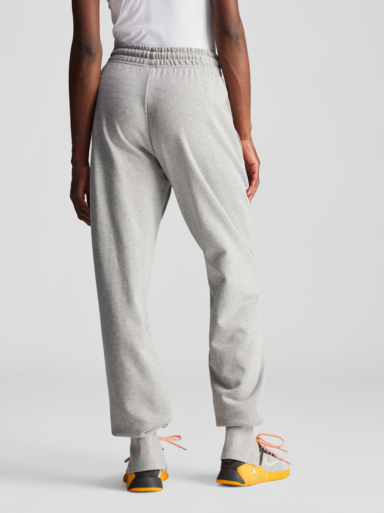 Брюки Adidas модель IW6335 Брюки Adidas модель IW6335 Фото
