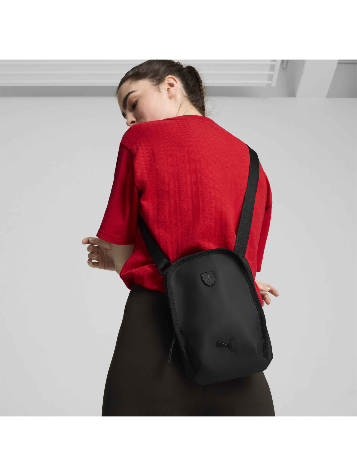 Сумки PUMA Ferrari Style Portable модель 090668 Фото