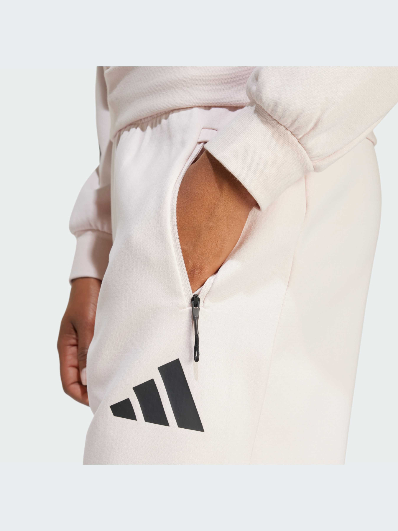 Брюки Adidas ZNE модель JF4780 Брюки Adidas ZNE модель JF4780 Фото