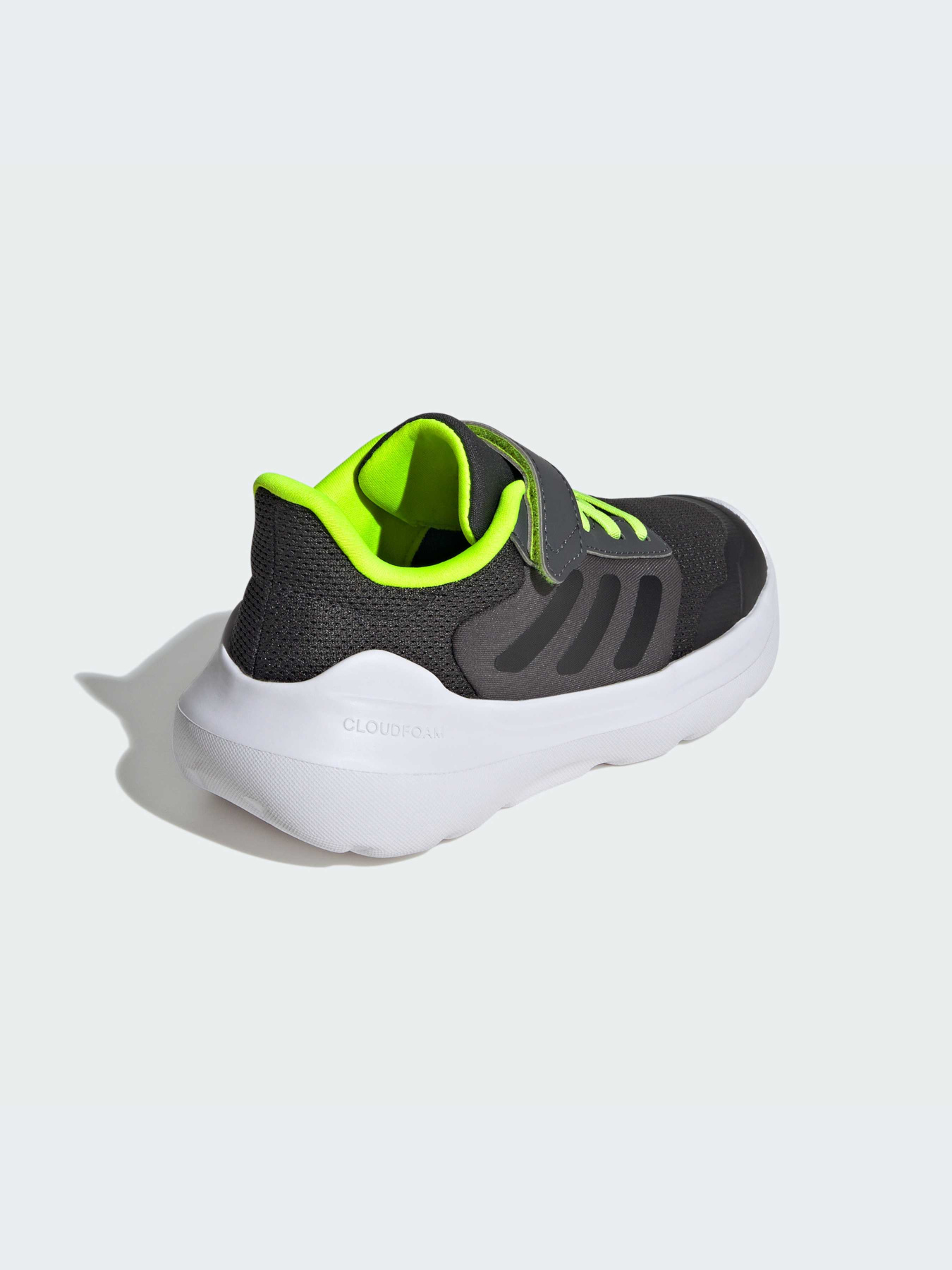 Кроссовки Adidas модель IE5987 Кроссовки Adidas модель IE5987 Фото
