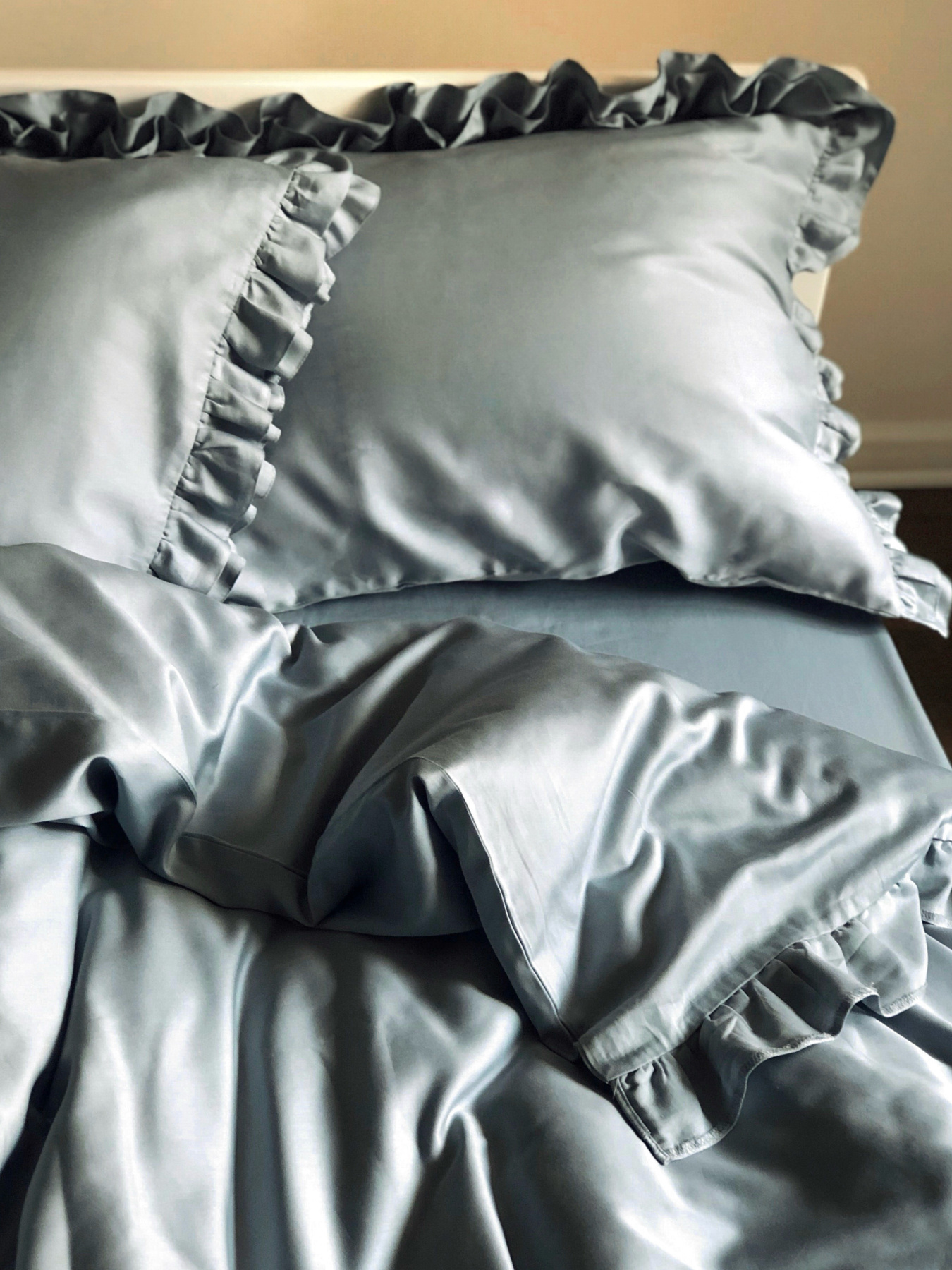 Комплект постільної білизни з рюшами сіро-блакитний Cozy модель 8047880 Фото