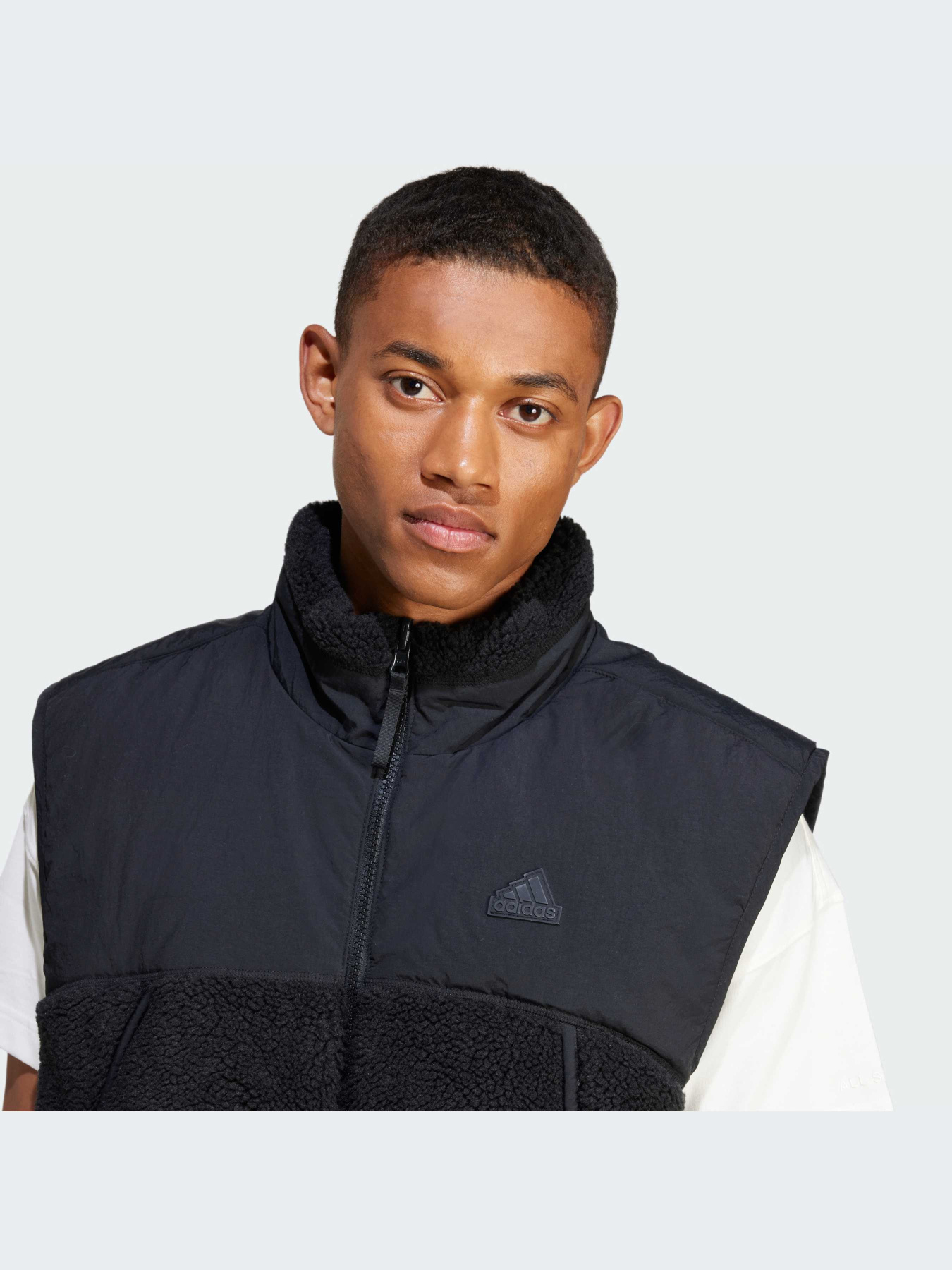 Куртки и дубленки Adidas модель IV9768 Куртки и дубленки Adidas модель IV9768 Фото