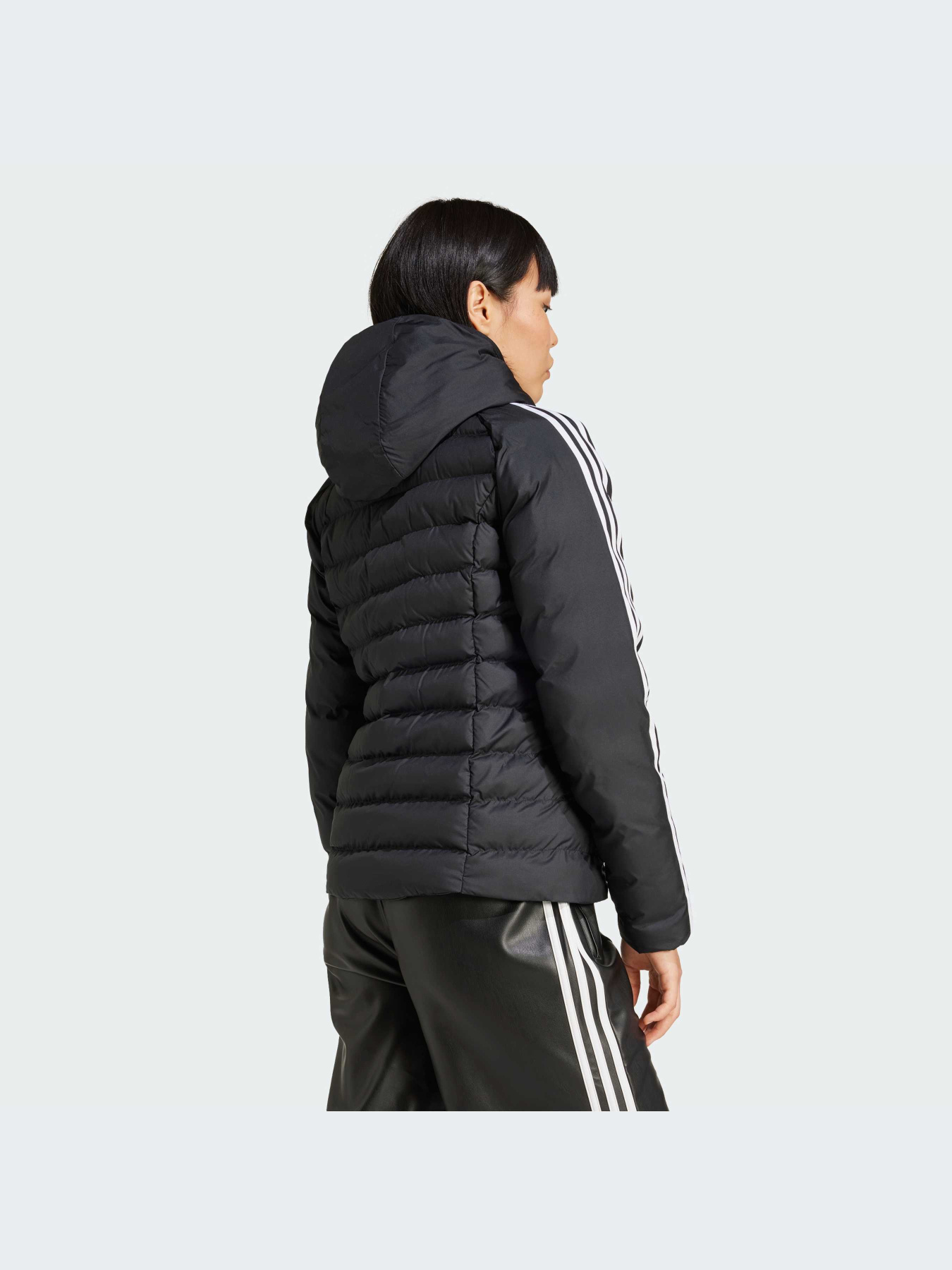Куртки и дубленки Adidas Adicolor модель IW5849 Куртки и дубленки Adidas Adicolor модель IW5849 Фото