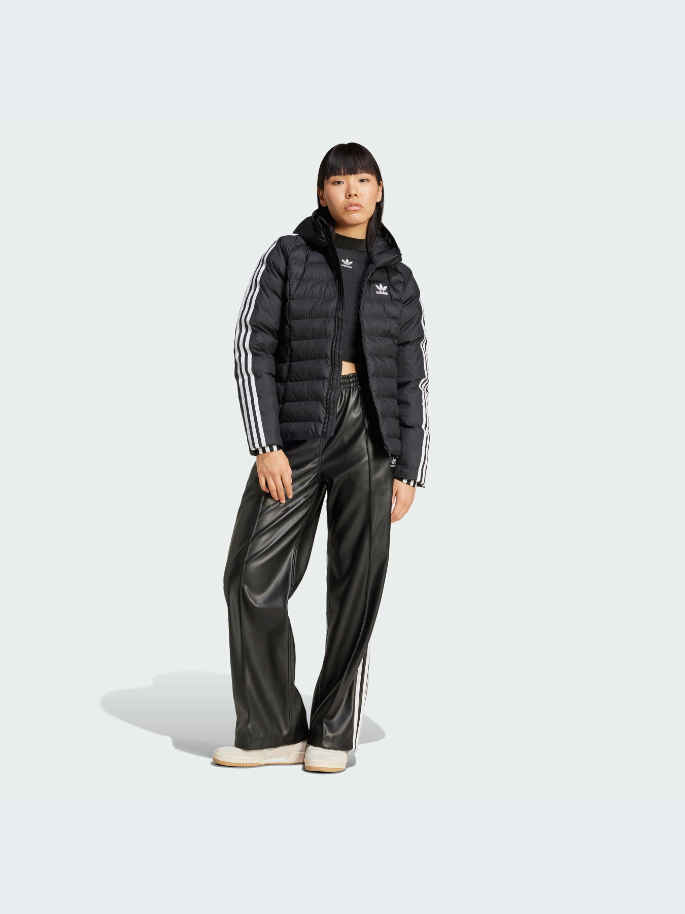 Куртки и дубленки Adidas Adicolor модель IW5849 Куртки и дубленки Adidas Adicolor модель IW5849 Фото