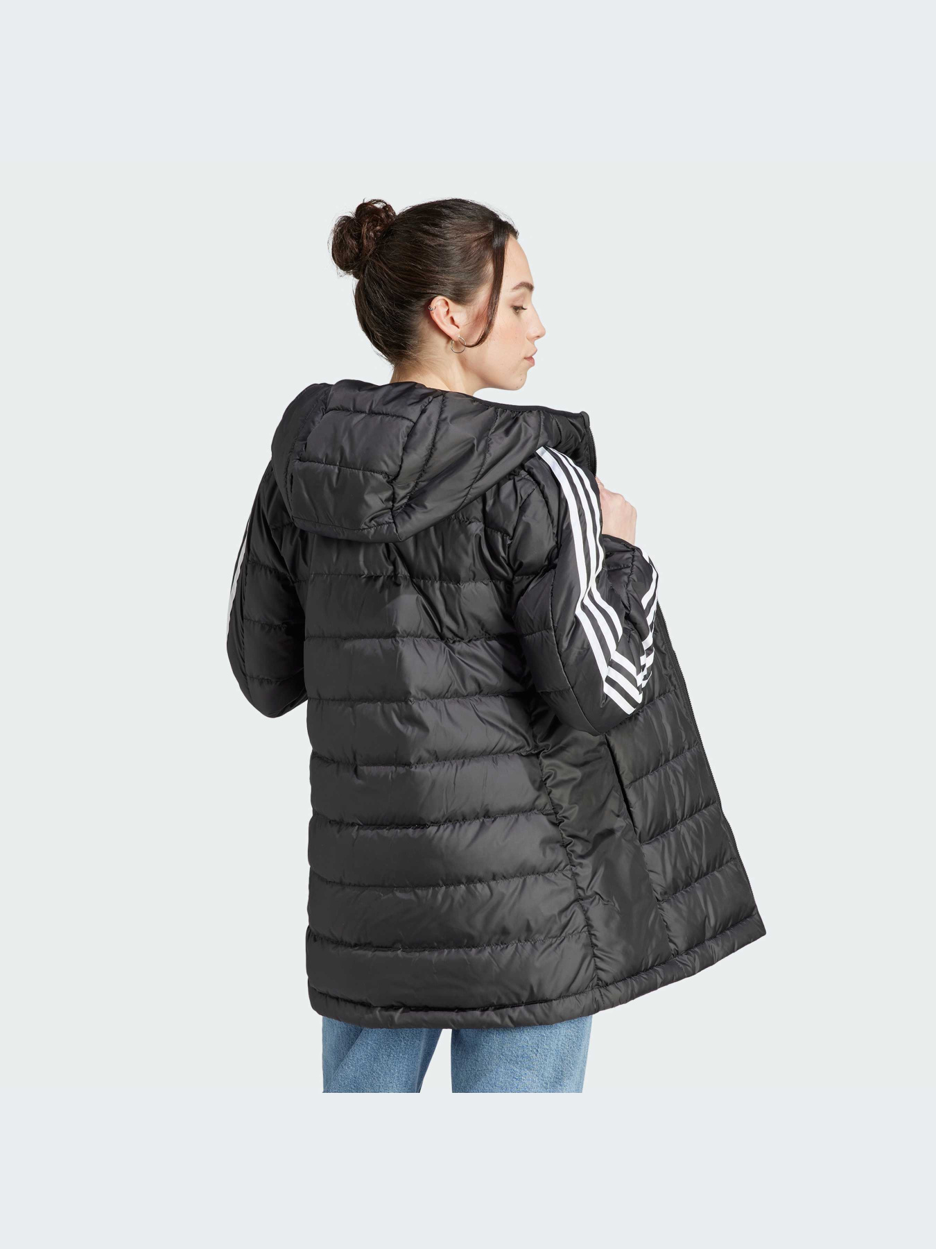 Куртки та дублянки Adidas модель HZ4428 Фото