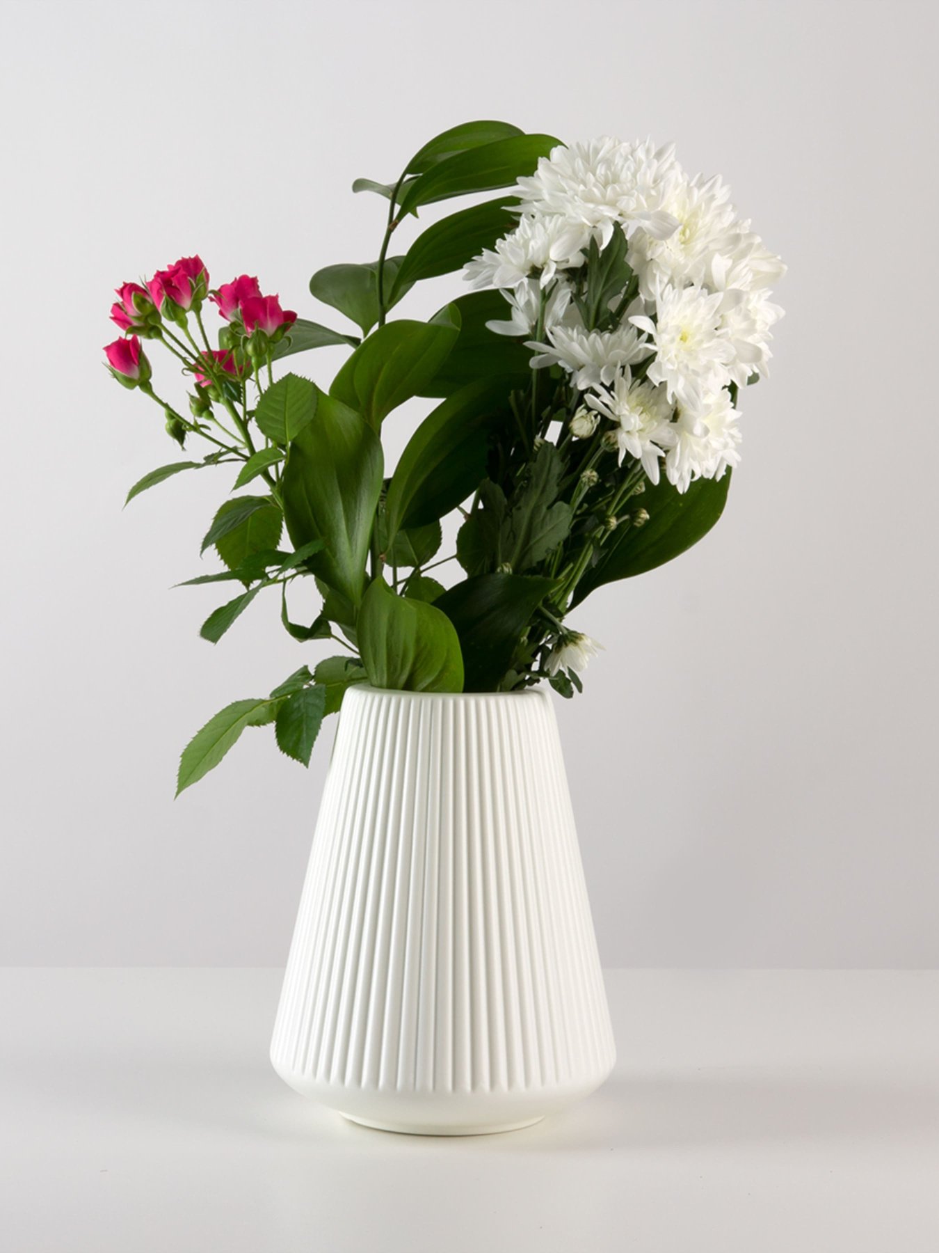 Ваза для квітів пластикова біла MBM HOME модель DH-FLOWERS-04 WHITE Ваза для квітів пластикова біла MBM HOME модель DH-FLOWERS-04 WHITE Фото