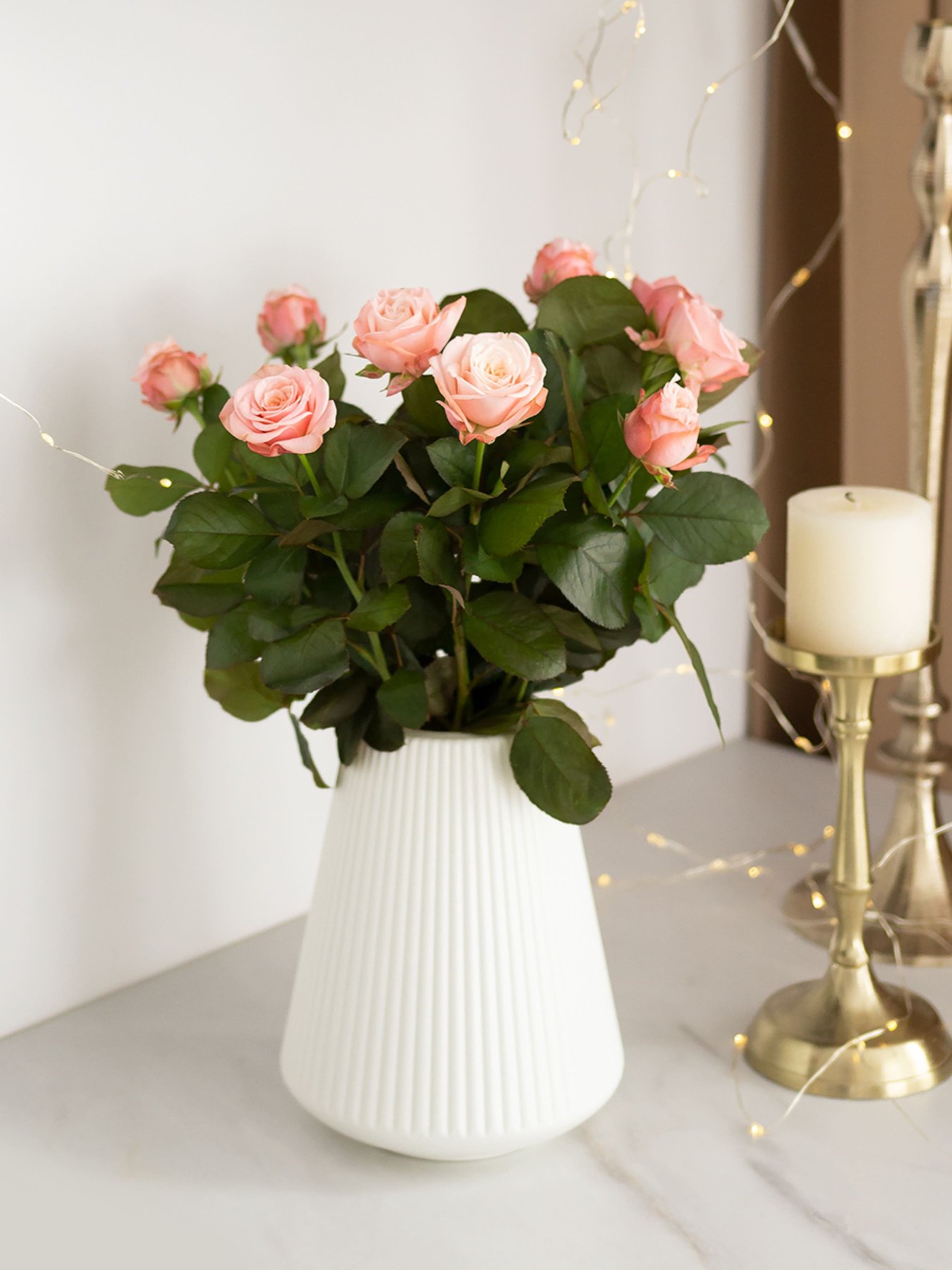 Ваза для квітів пластикова біла MBM HOME модель DH-FLOWERS-04 WHITE Ваза для квітів пластикова біла MBM HOME модель DH-FLOWERS-04 WHITE Фото