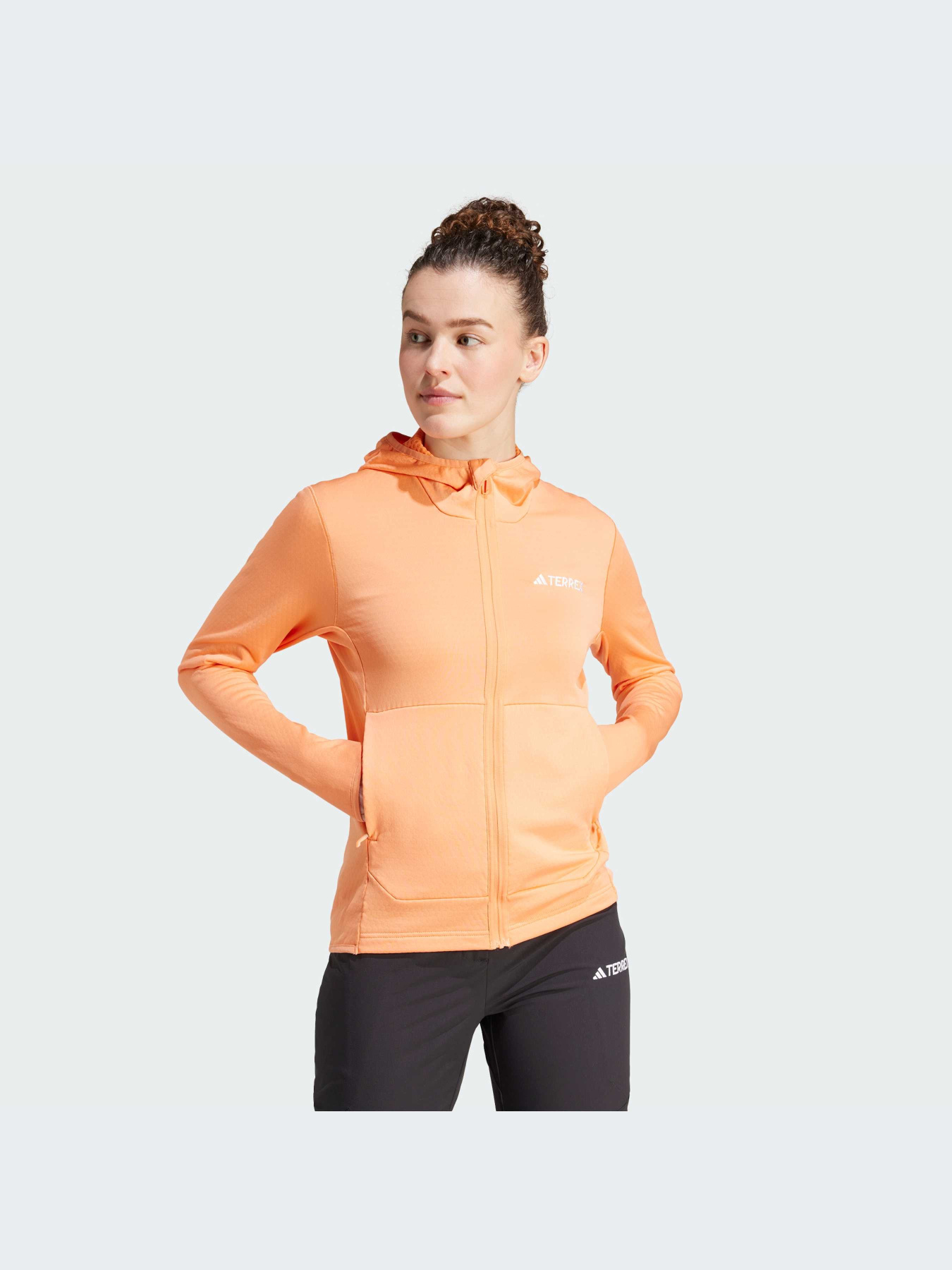 Худи и свитшоты Adidas модель IQ3729 Фото