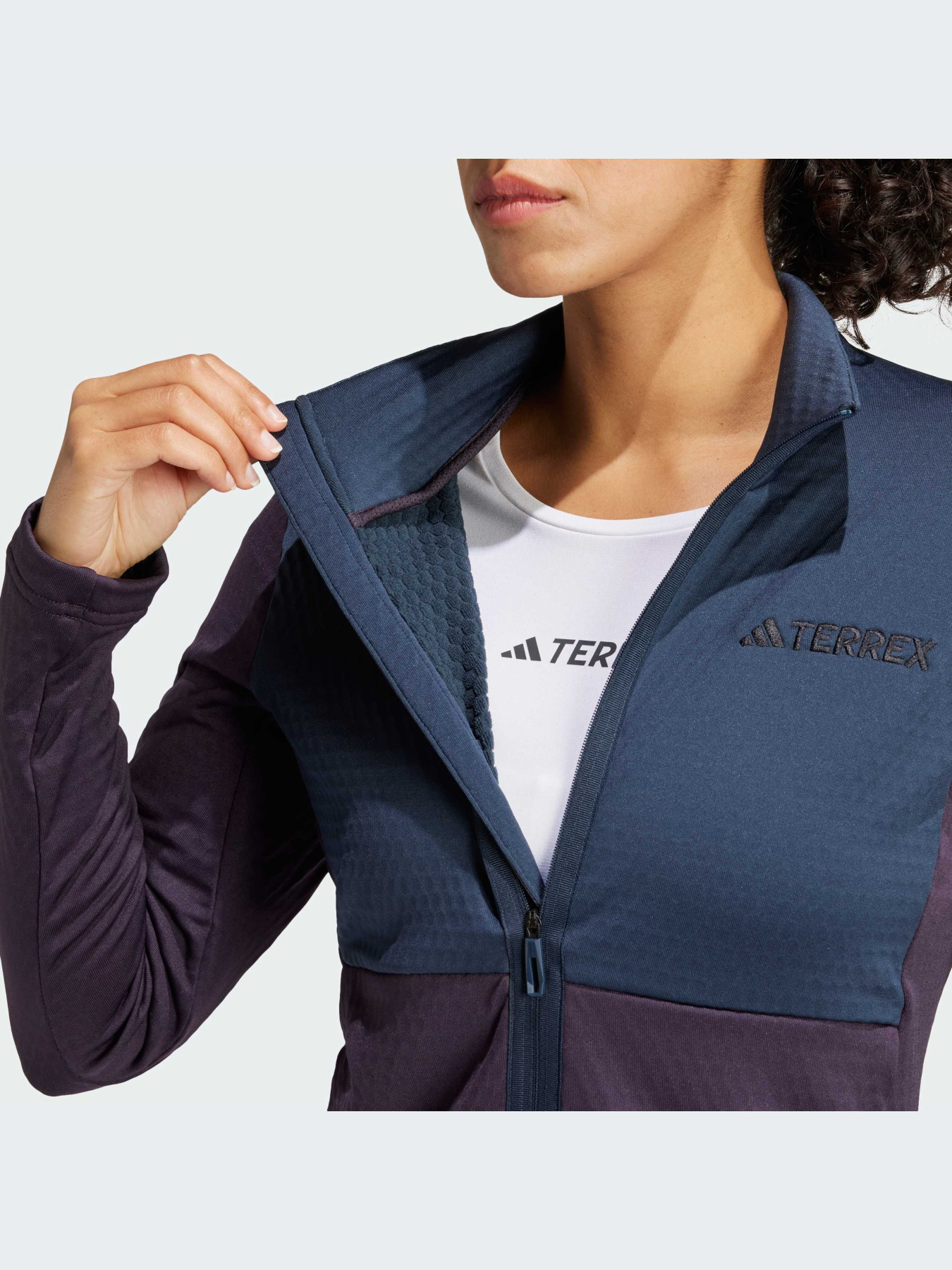 Худи и свитшоты Adidas модель IW4206 Фото