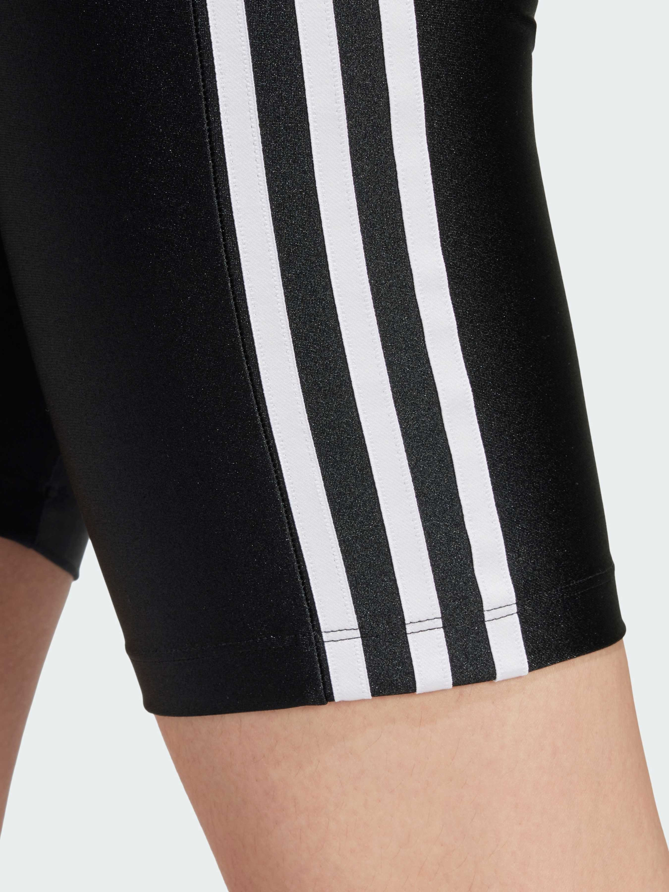 Шорты Adidas Adicolor модель IP2976 Фото