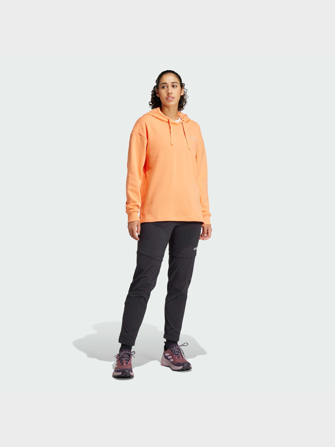 Худи и свитшоты Adidas модель IS7227 Худи и свитшоты Adidas модель IS7227 Фото