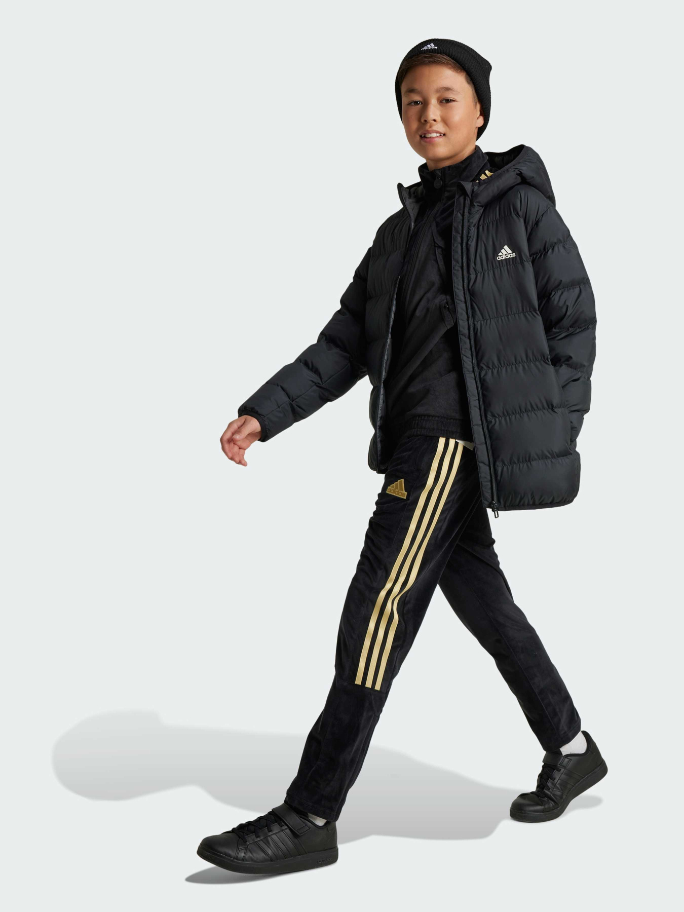 Куртки та дублянки Adidas модель IV9505 Фото