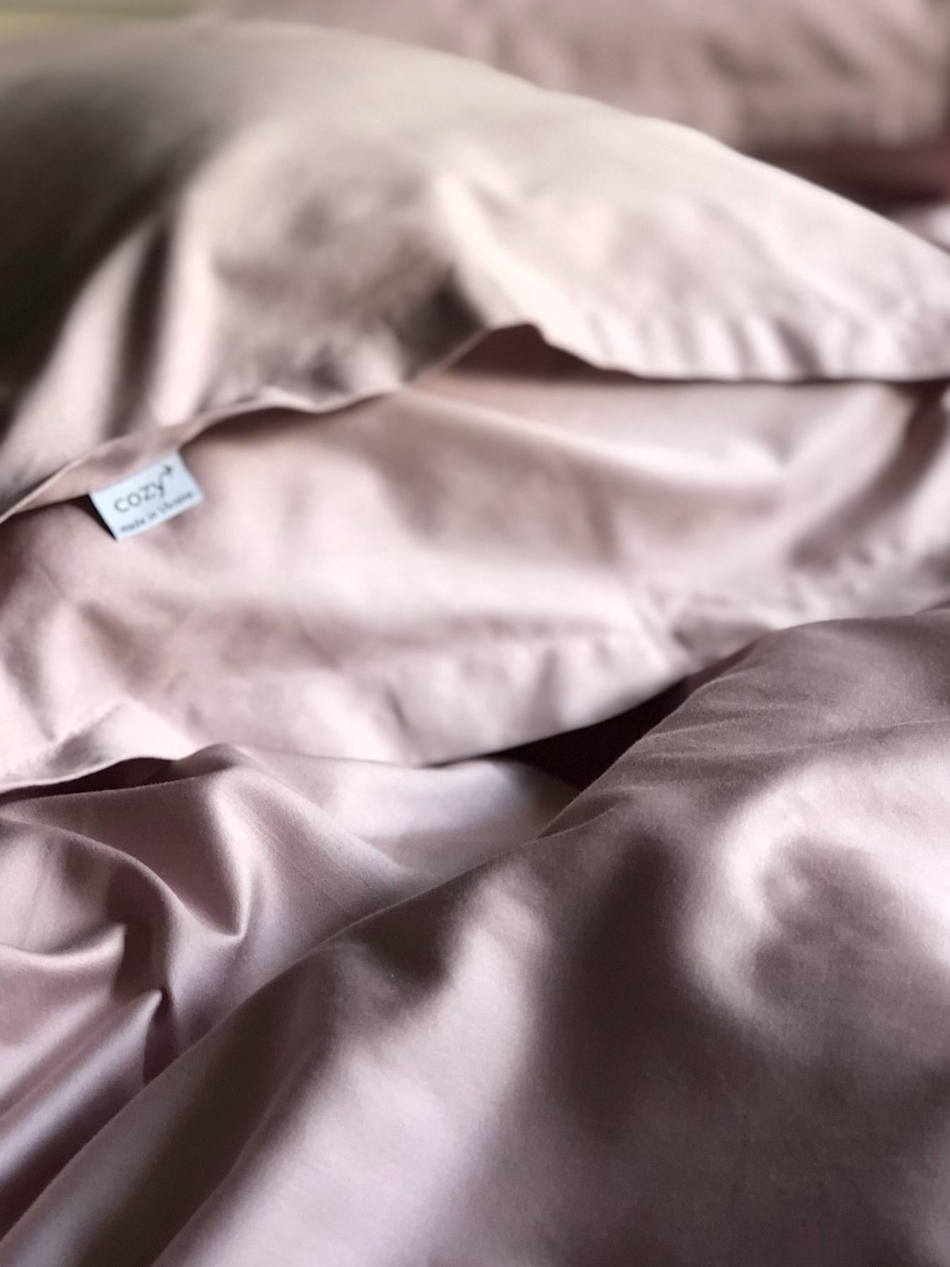 Наволочка рожева з вишитими білими зірками Cozy модель 8008377 Фото