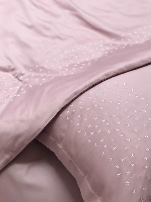 Наволочка рожева з вишитими білими зірками Cozy модель 8008377 Фото