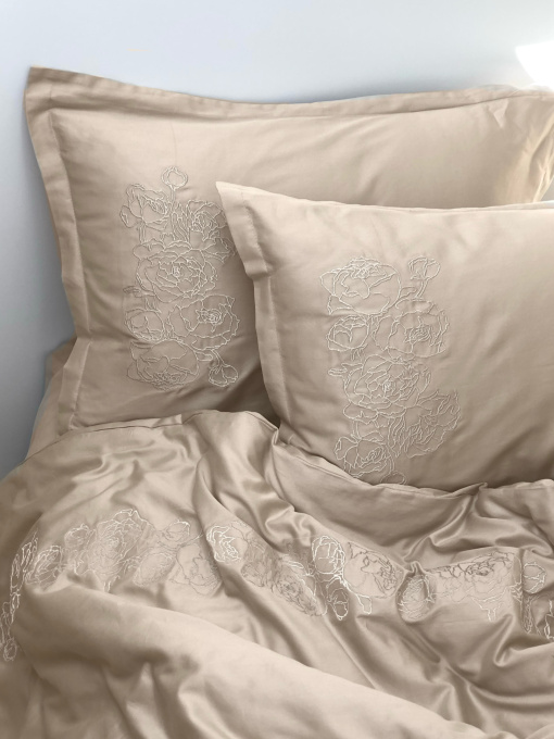 Наволочка лате з вишитими півоніями Cozy модель 8008410 Фото