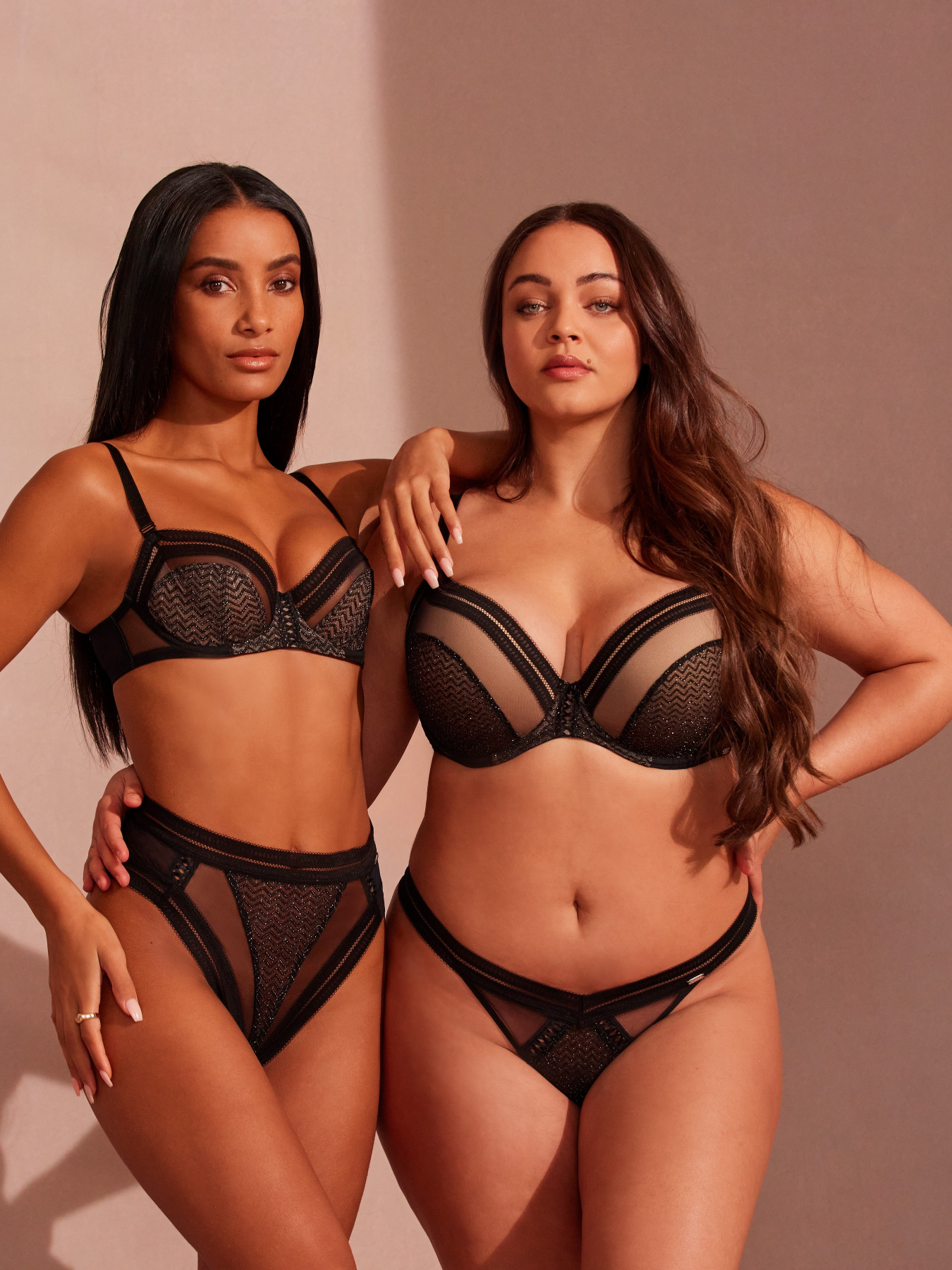 Нижня білизна GOSSARD Contradiction модель 20006Blk Фото