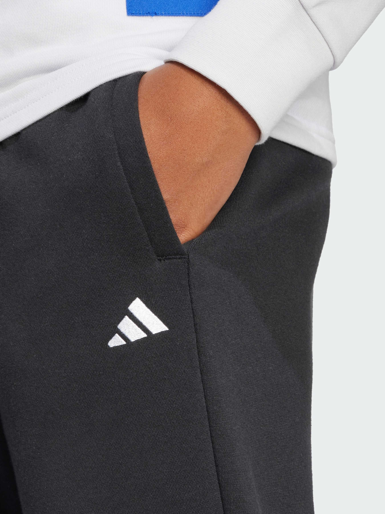Штани Adidas модель IW0221 Штани Adidas модель IW0221 Фото