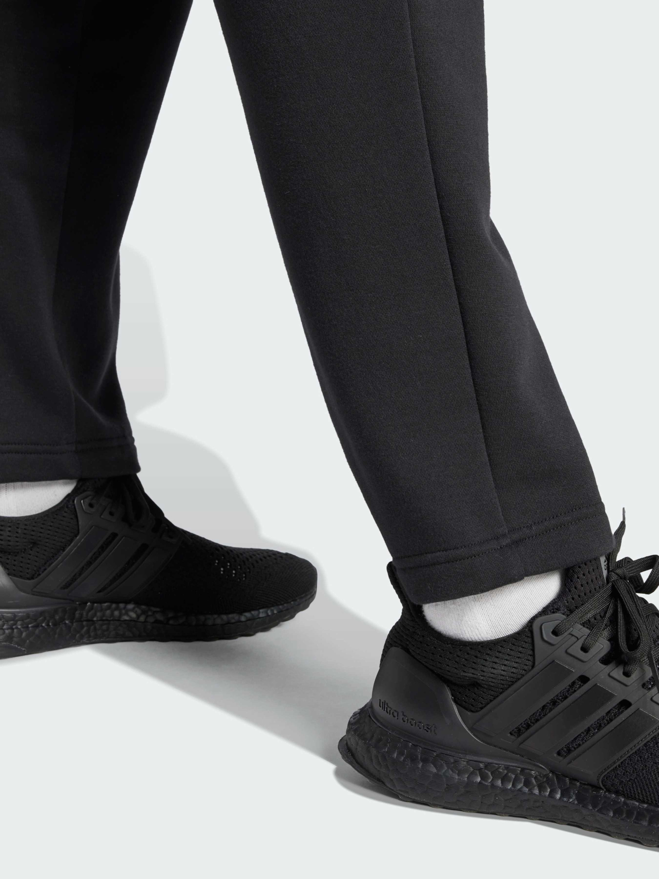 Штани Adidas модель IW0221 Штани Adidas модель IW0221 Фото