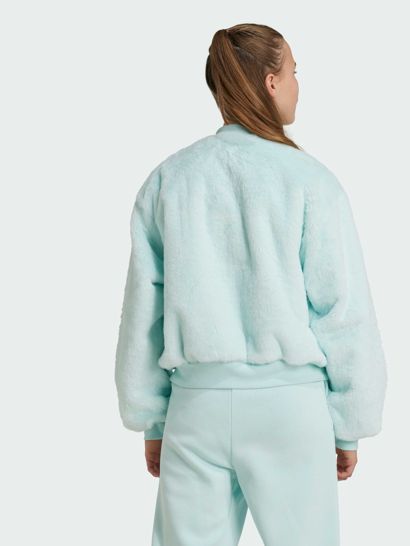 Куртки та дублянки Adidas модель IV9420 Фото