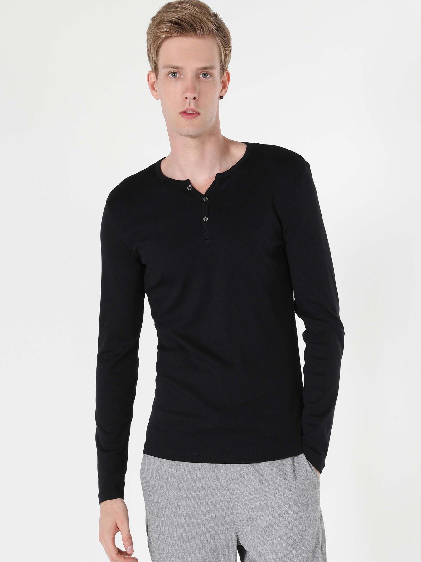 Худи и свитшоты Colin’s модель CL1022847_q1.v1_BLK Фото