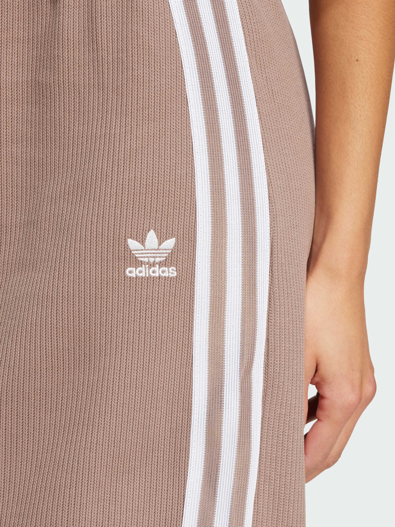 Юбки Adidas Adicolor модель JD4606 Юбки Adidas Adicolor модель JD4606 Фото