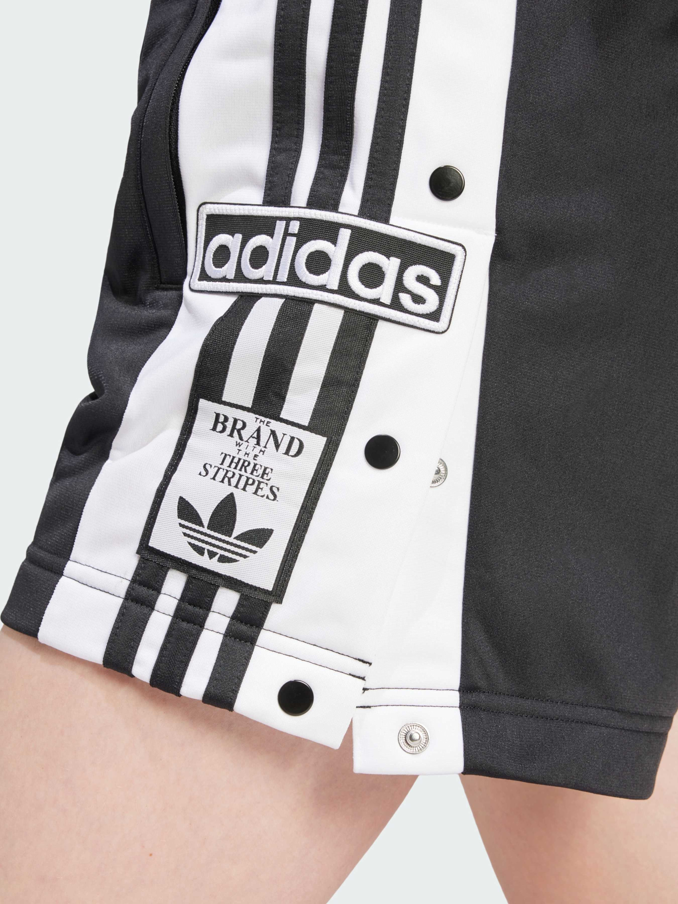 Шорти Adidas Adicolor модель IU2518 Шорти Adidas Adicolor модель IU2518 Фото