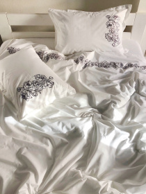 Підковдра біла з вишитими сірими півоніями Cozy модель 8009485 Фото