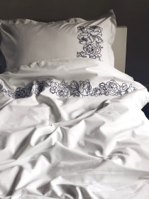 Підковдра біла з вишитими сірими півоніями Cozy модель 8009485 Фото