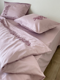 Підковдра рожева з вишитими бордовими півоніями Cozy модель 10082643 Фото
