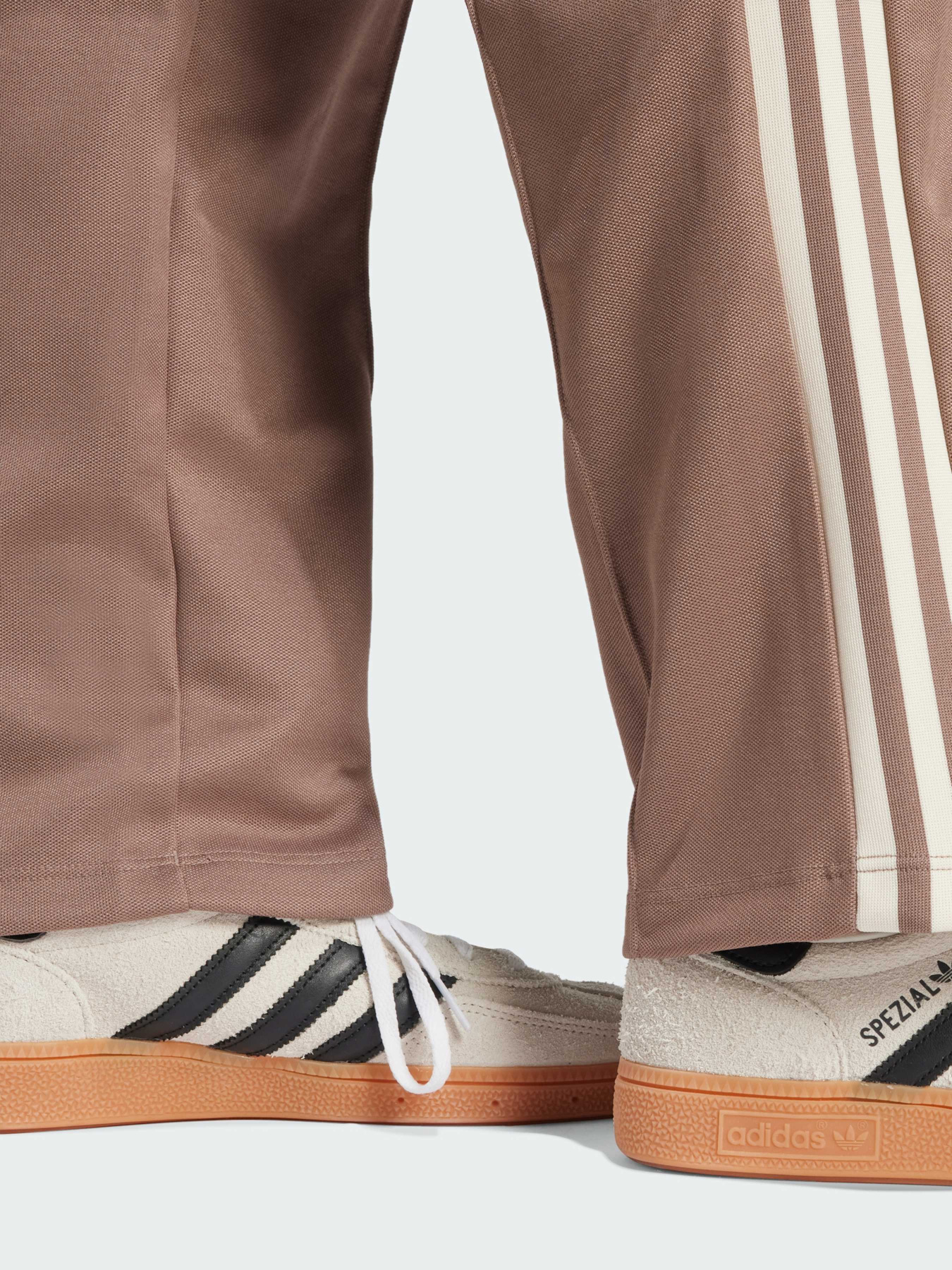 Штани Adidas Adicolor модель JC5792 Штани Adidas Adicolor модель JC5792 Фото
