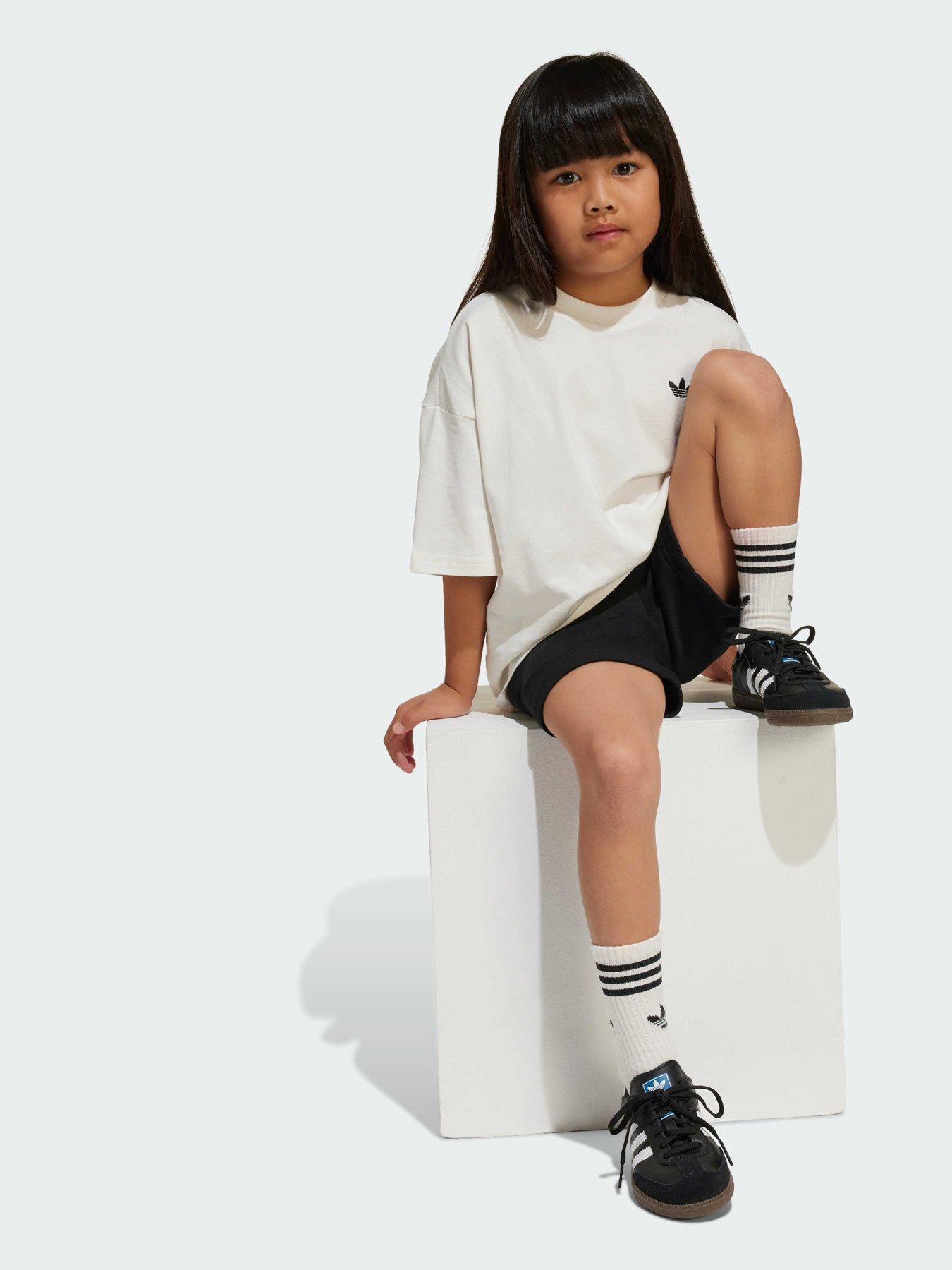 Костюмы Adidas x Disney модель JD3105 Костюмы Adidas x Disney модель JD3105 Фото