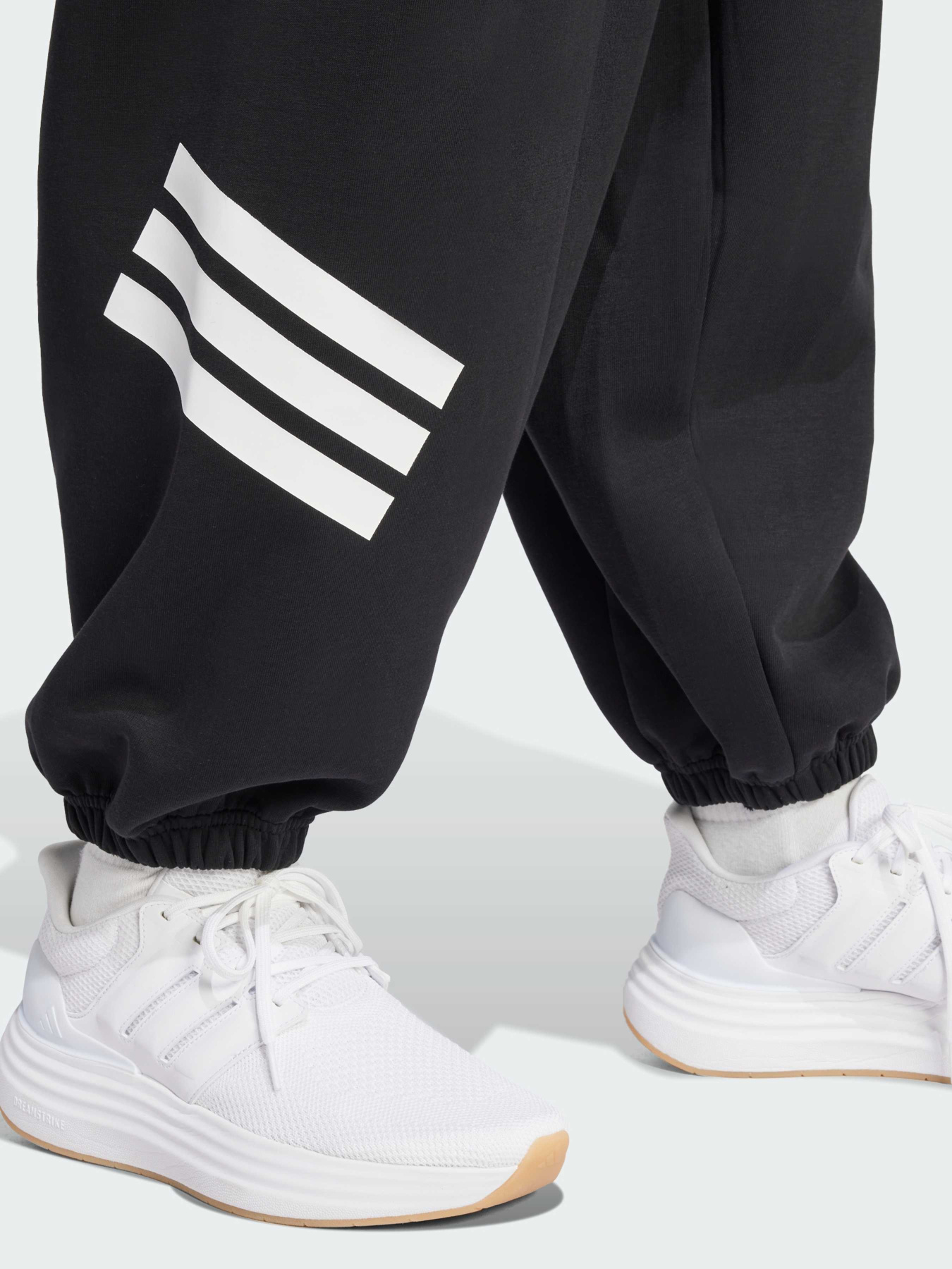 Штани Adidas 3 Stripes модель JE0141 Штани Adidas 3 Stripes модель JE0141 Фото
