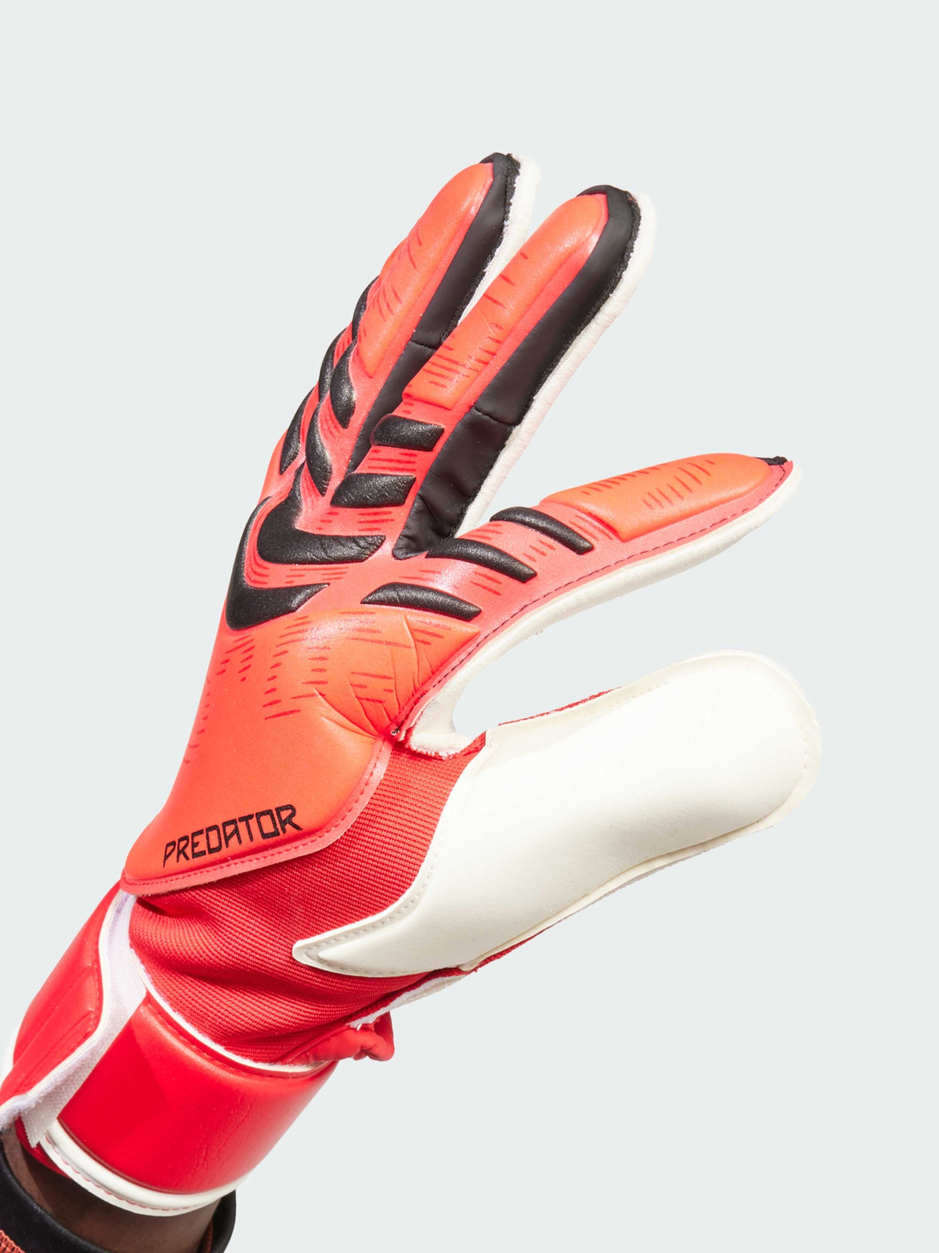 Перчатки для спорта Adidas Predator модель JH3801 Перчатки для спорта Adidas Predator модель JH3801 Фото