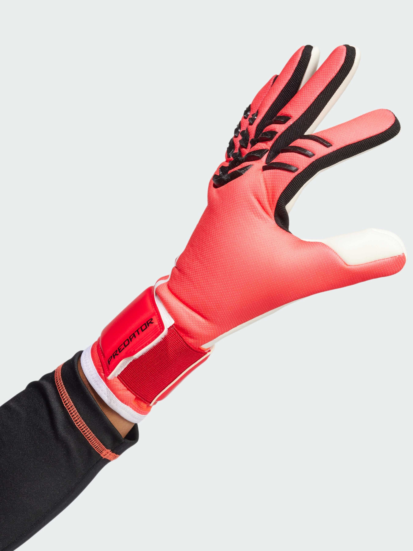 Перчатки для спорта Adidas Predator модель JH3819 Перчатки для спорта Adidas Predator модель JH3819 Фото